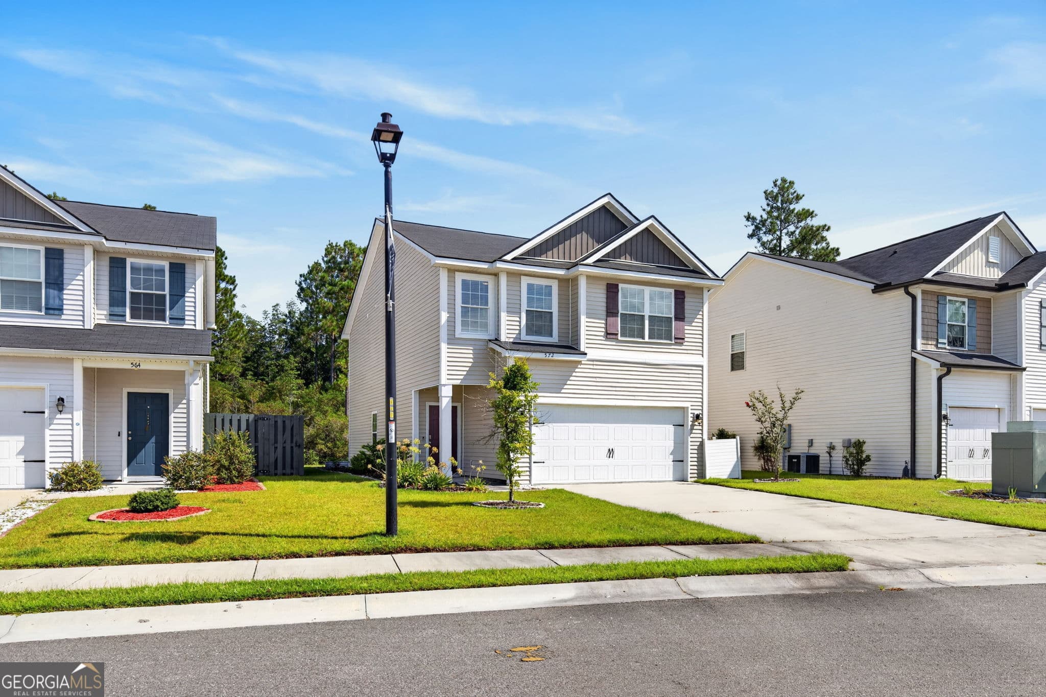 3 bedroom, 2.5 bathroom, 1,781 sq ft single family residence for sale at 572 Brightleaf Circle, Hinesville, GA 31313 — photo 3