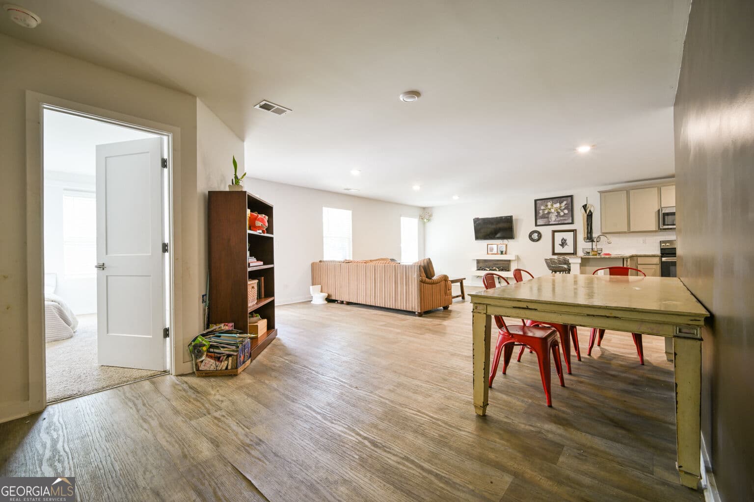 3 bedroom, 2 bathroom, 1,826 sq ft single family residence for sale at 407 Limerick Way, Hampton, GA 30228 — photo 6