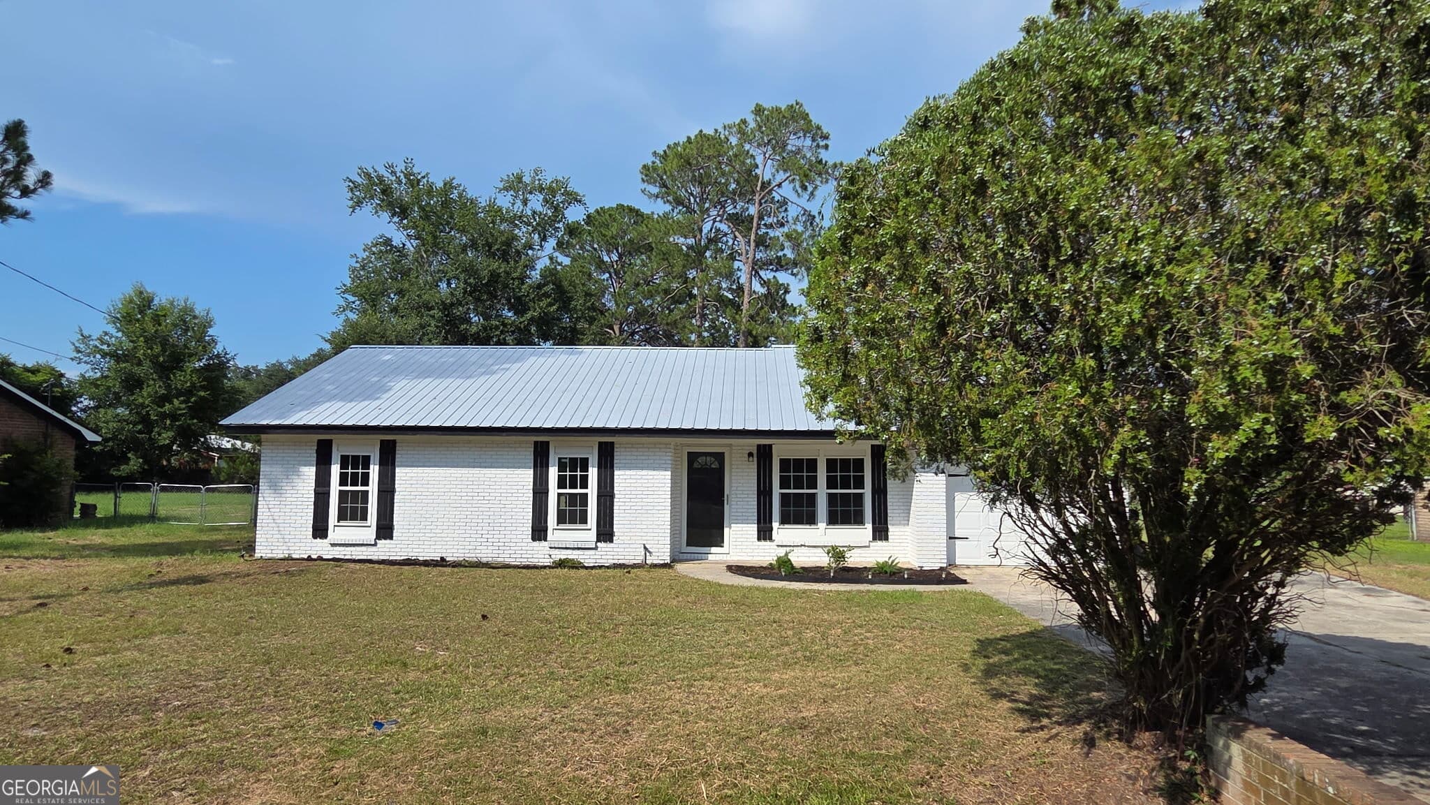 3 bedroom, 2 bathroom, 1,576 sq ft single family residence for sale at 656 Mahoney Road, Hinesville, GA 31313 — photo 3