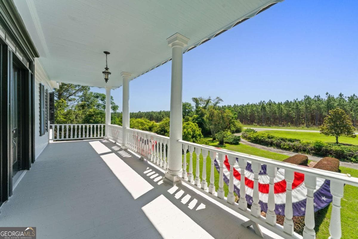 5 bedroom, 3 bathroom, 3,966 sq ft single family residence for sale at 8075 Lakeview Road, Statesboro, GA 30461 — photo 3