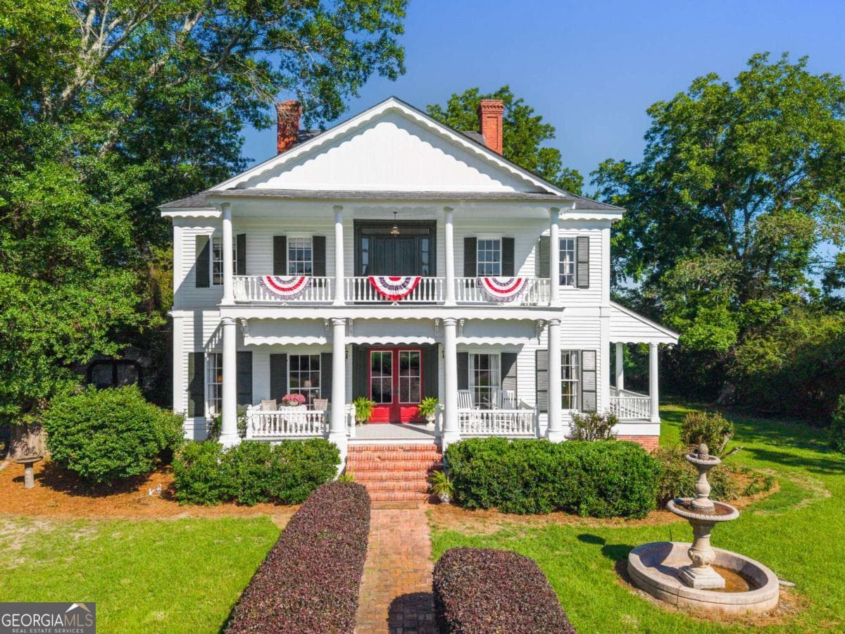 5 bedroom, 3 bathroom, 3,966 sq ft single family residence for sale at 8075 Lakeview Road, Statesboro, GA 30461