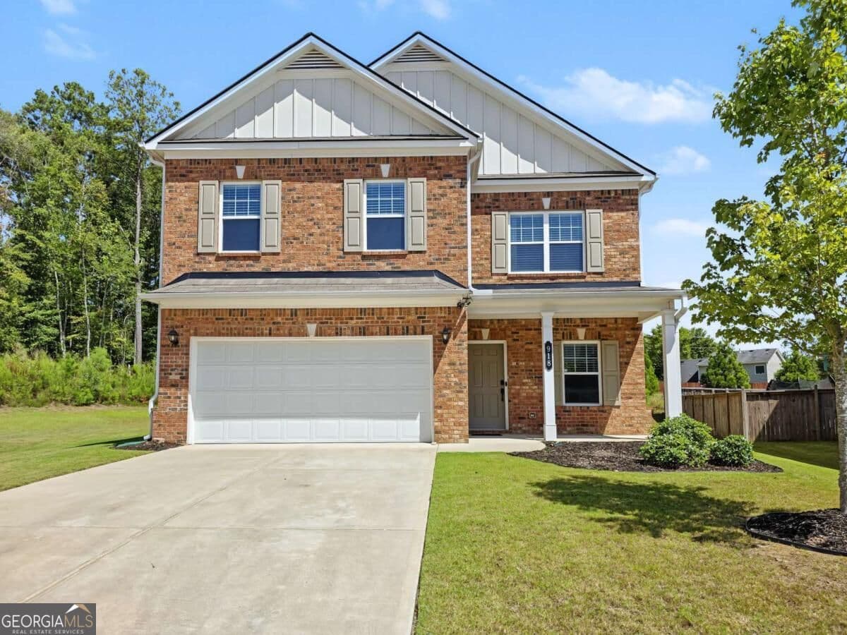 4 bedroom, 2.5 bathroom, 2,565 sq ft single family residence for sale at 918 Brittfield Way, Loganville, GA 30052 — photo 2