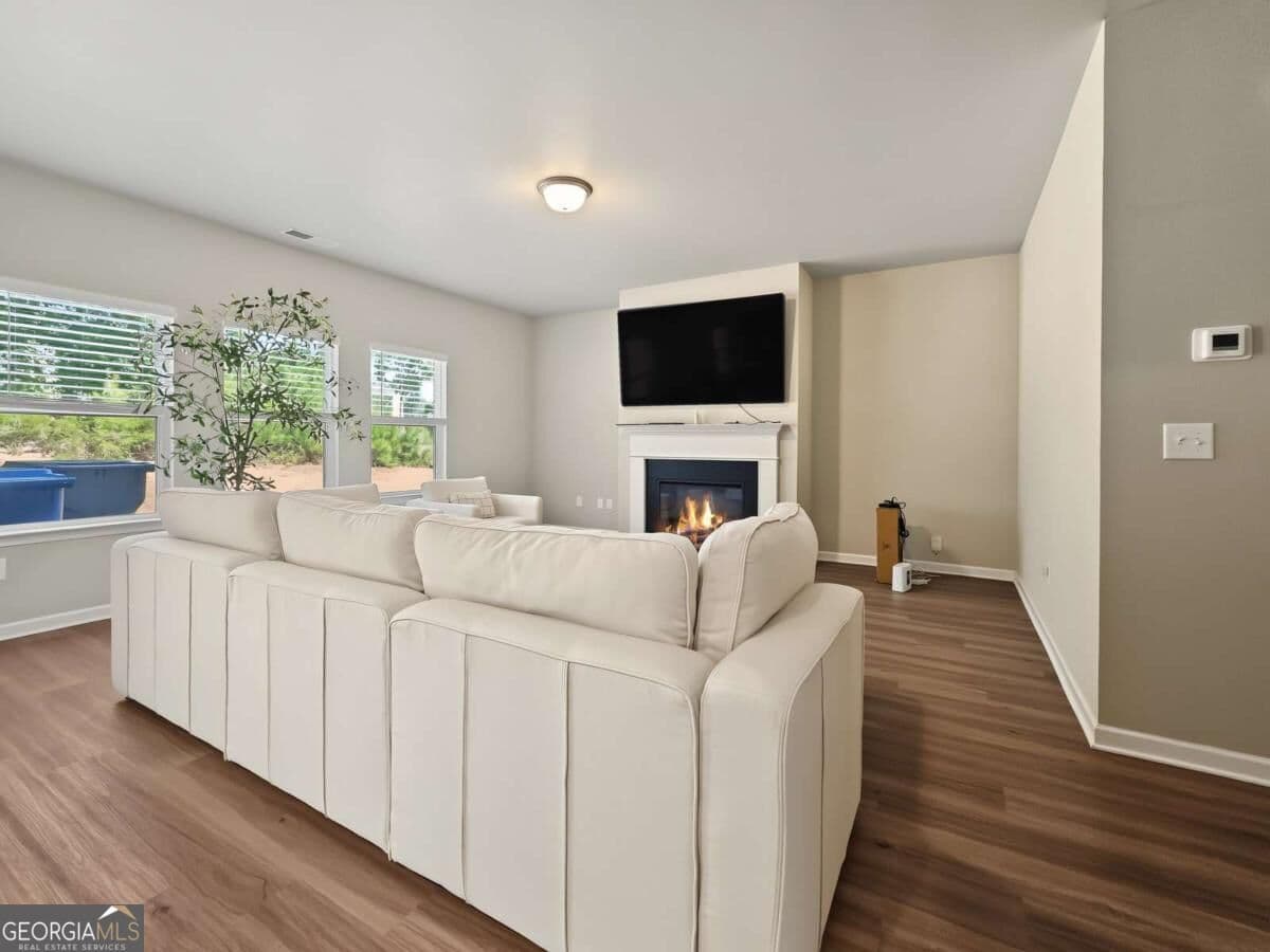 4 bedroom, 2.5 bathroom, 2,565 sq ft single family residence for sale at 918 Brittfield Way, Loganville, GA 30052 — photo 8