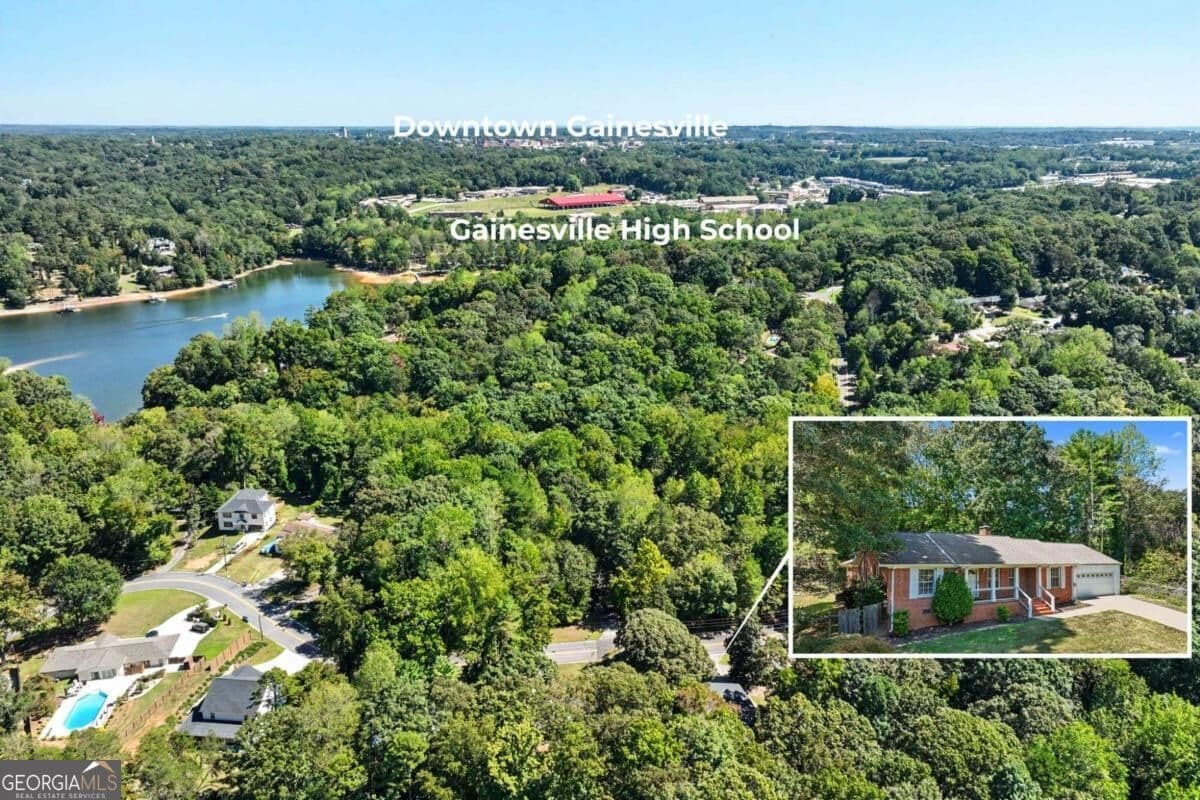 4 bedroom, 2 bathroom, 1,494 sq ft single family residence for sale at 1063 Lakeshore Drive, Gainesville, GA 30501 — photo 2