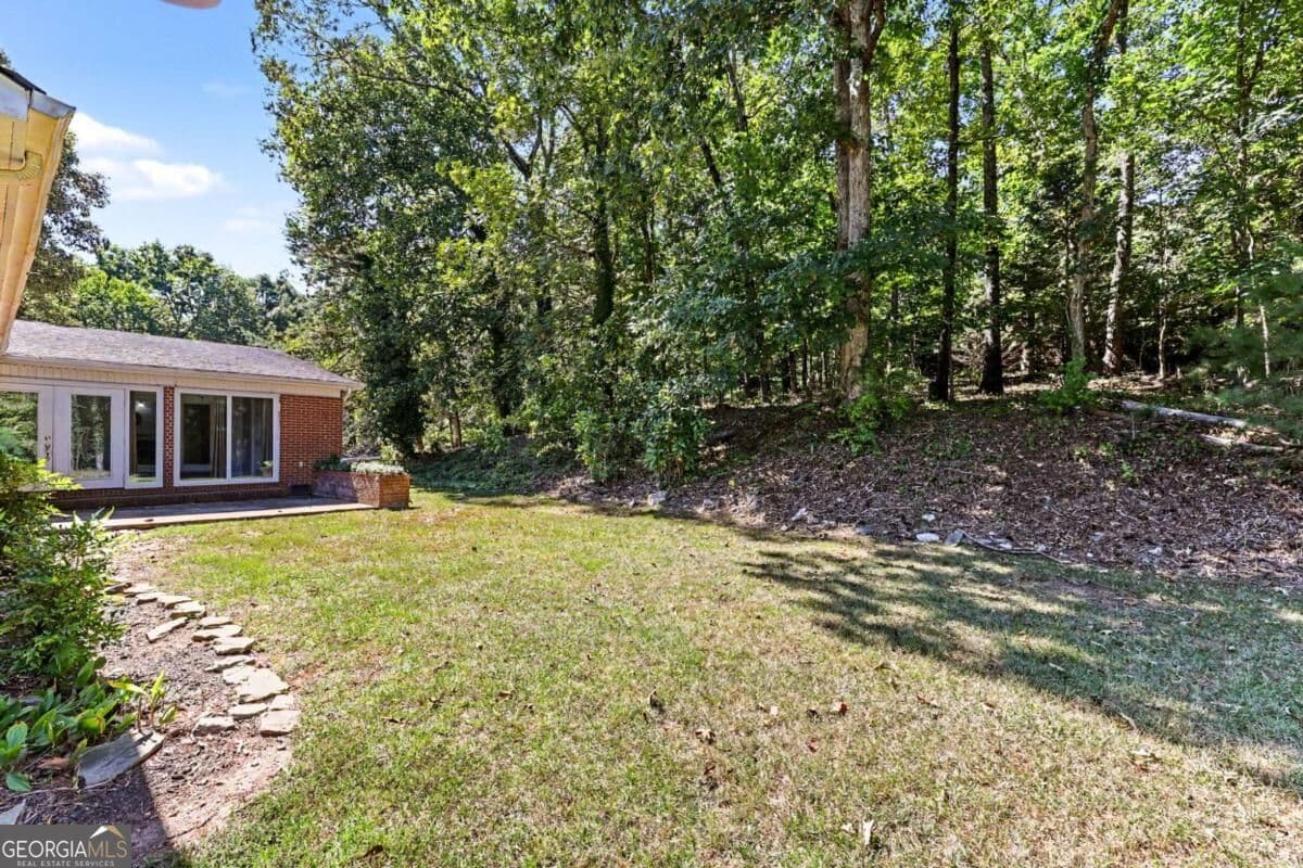 4 bedroom, 2 bathroom, 1,494 sq ft single family residence for sale at 1063 Lakeshore Drive, Gainesville, GA 30501 — photo 6