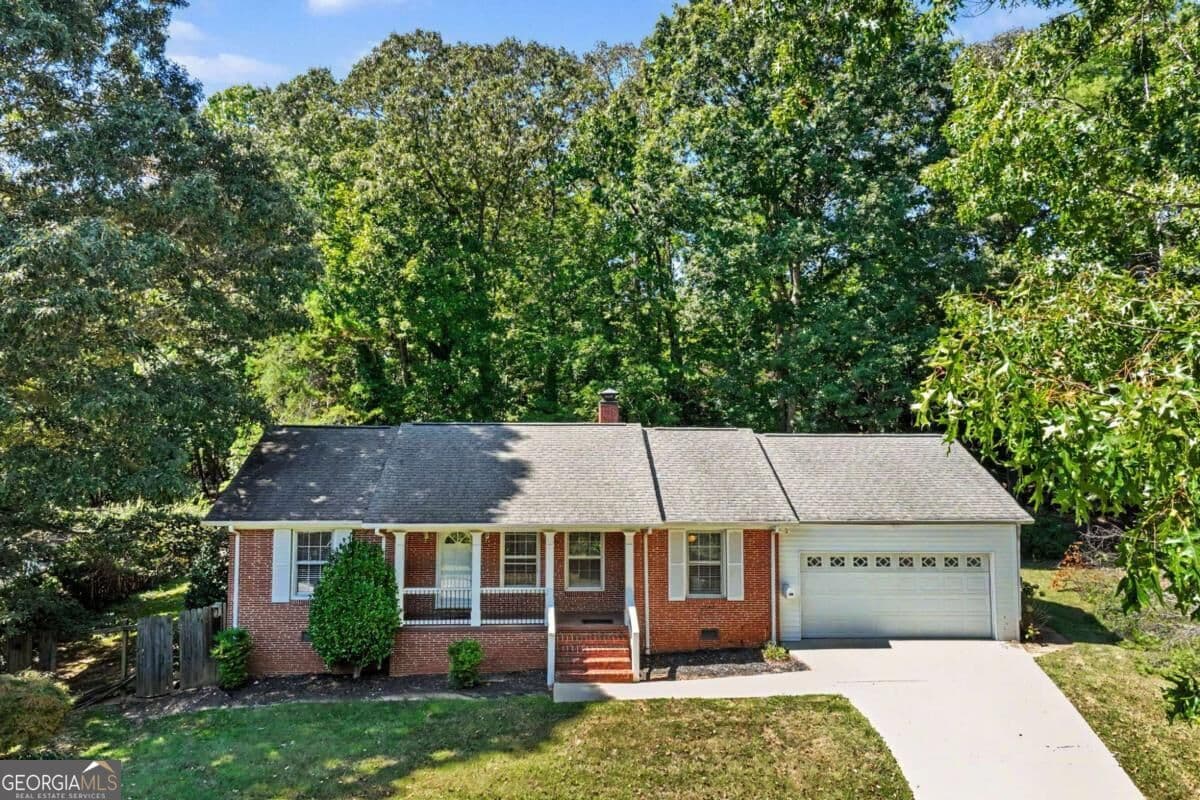 4 bedroom, 2 bathroom, 1,494 sq ft single family residence for sale at 1063 Lakeshore Drive, Gainesville, GA 30501