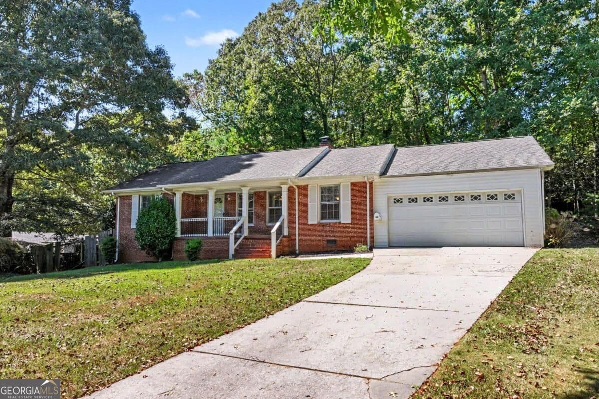 4 bedroom, 2 bathroom, 1,494 sq ft single family residence for sale at 1063 Lakeshore Drive, Gainesville, GA 30501 — photo 5
