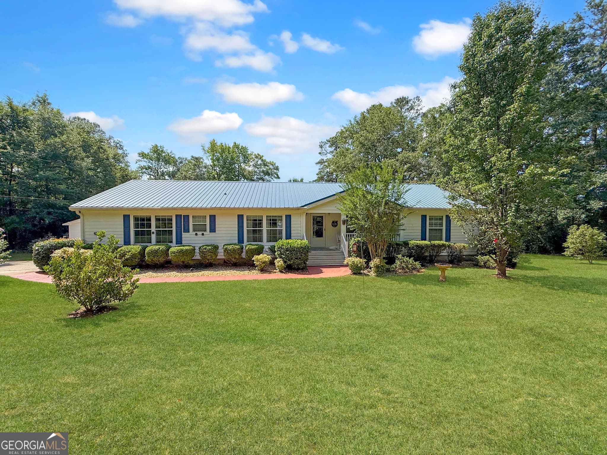 3 bedroom, 2 bathroom, 1,932 sq ft manufactured home,single family residence sold at 266 Pioneer Trail, Jackson, GA 30233