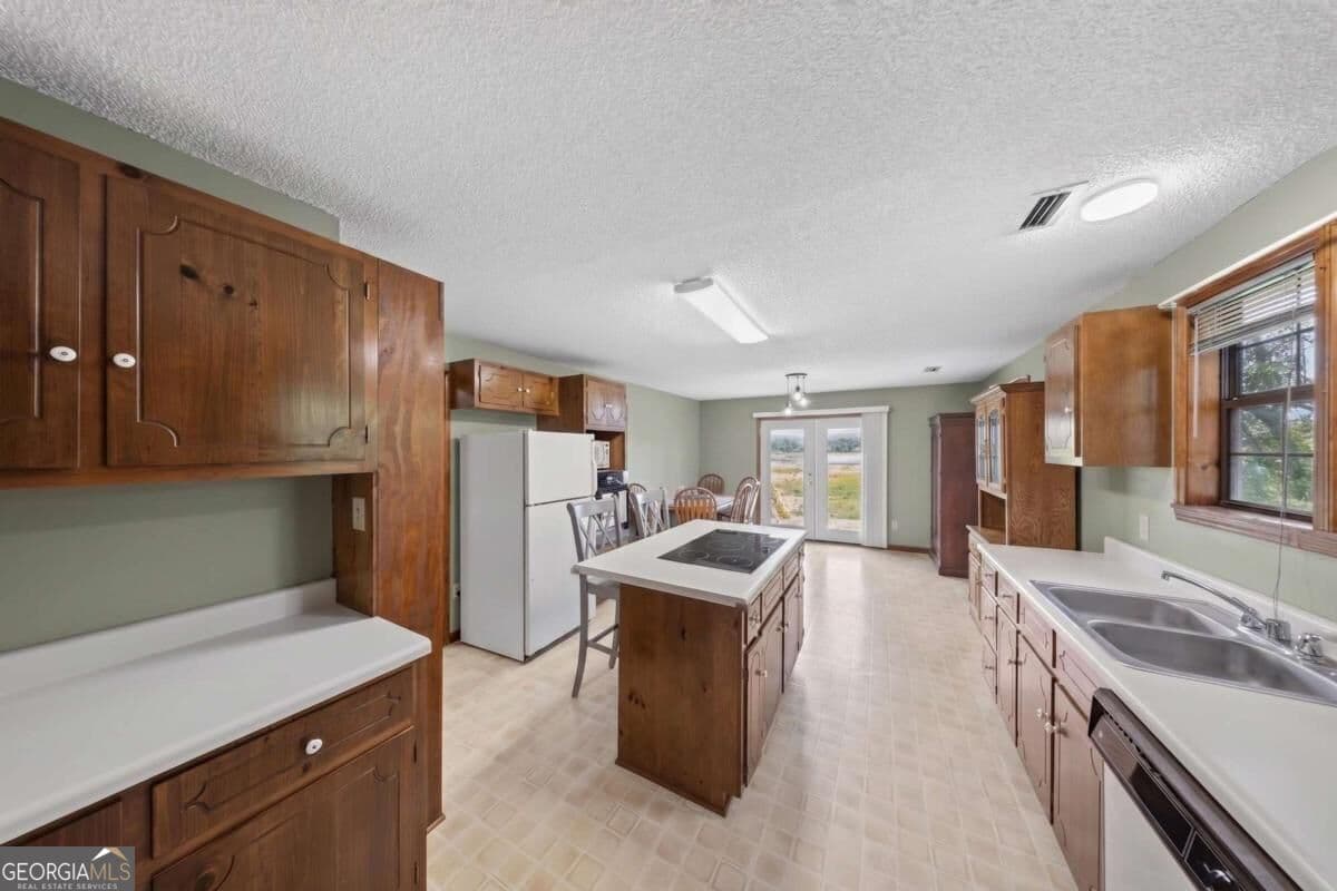 2 bedroom, 2 bathroom single family residence for sale at 5236 David Drive, Lake Park, GA 31636 — photo 6