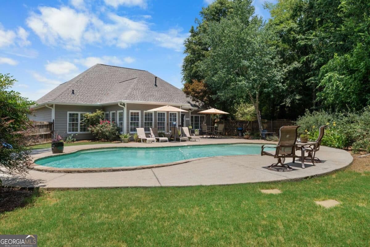 3 bedroom, 2 bathroom, 2,574 sq ft single family residence for sale at 28 Priory Club Drive, Cartersville, GA 30120 — photo 2