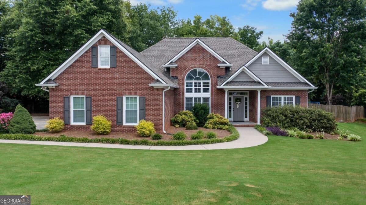 3 bedroom, 2 bathroom, 2,574 sq ft single family residence for sale at 28 Priory Club Drive, Cartersville, GA 30120 — photo 1 of 38