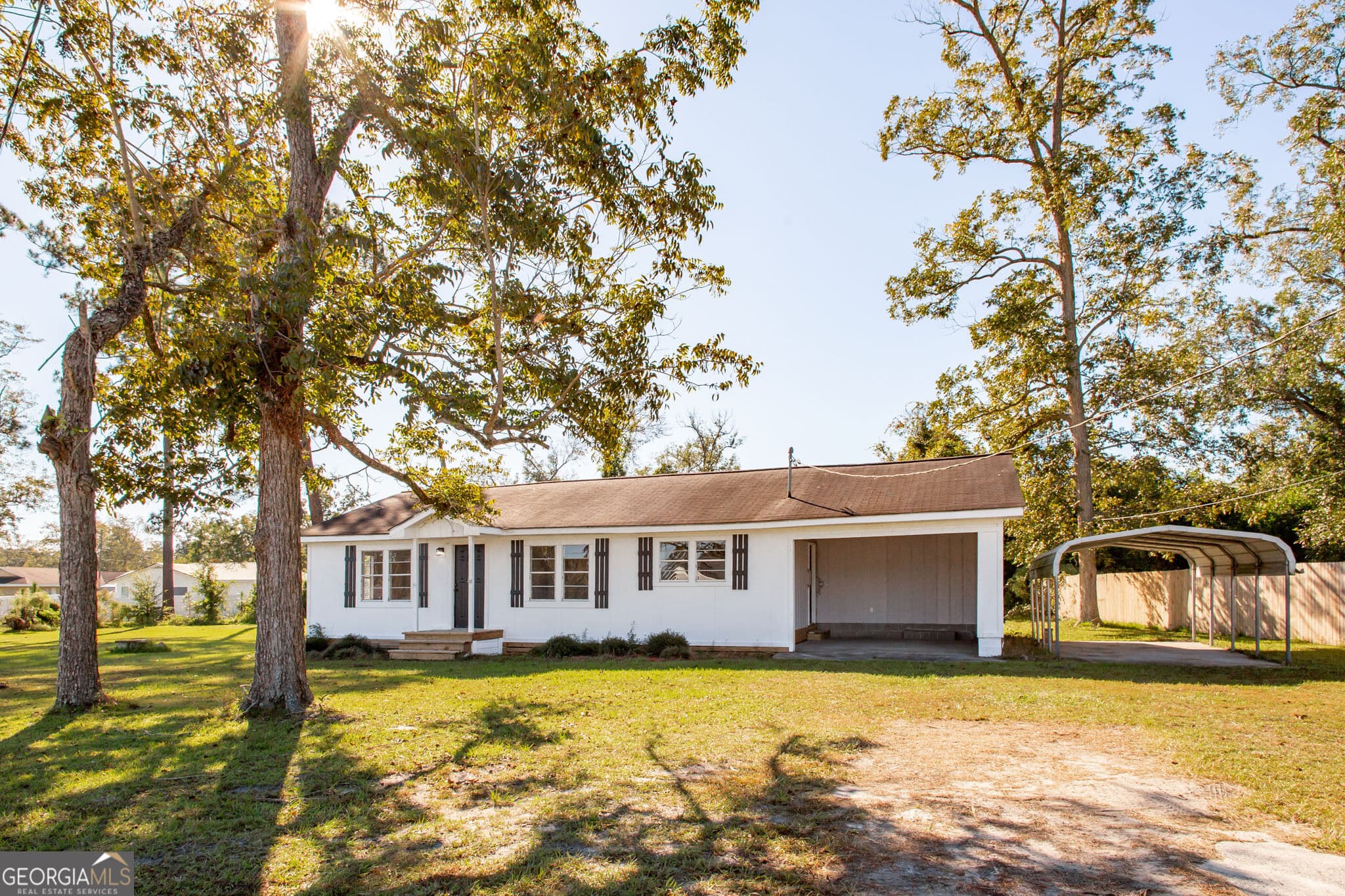 3 bedroom, 2 bathroom, 1,250 sq ft single family residence for sale at 4417 Railroad Avenue, Waycross, GA 31503 — photo 2