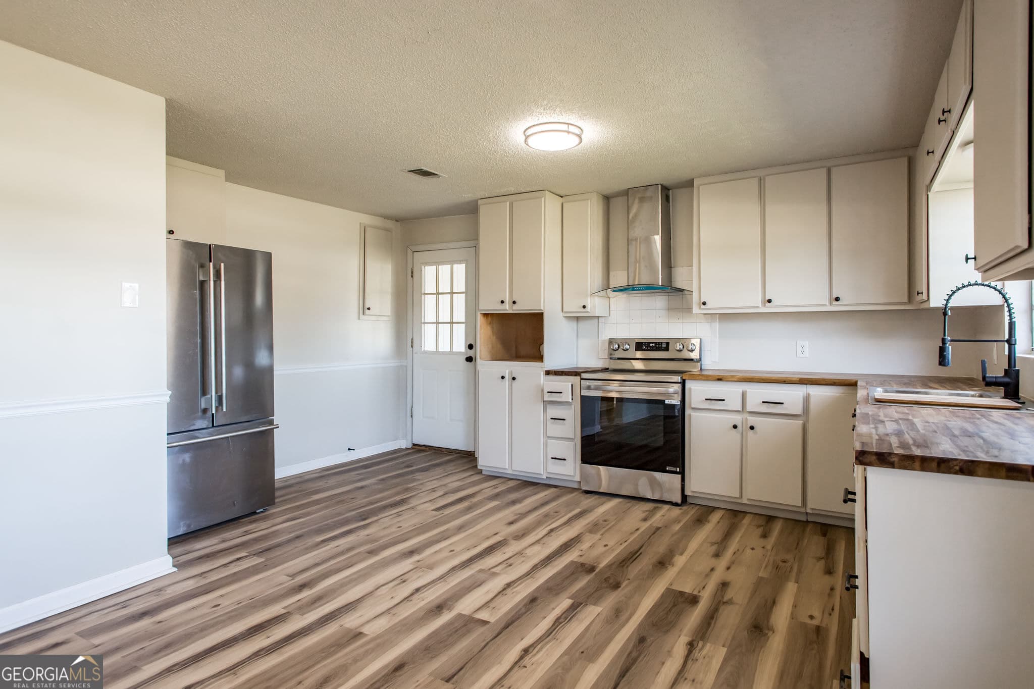 3 bedroom, 2 bathroom, 1,250 sq ft single family residence for sale at 4417 Railroad Avenue, Waycross, GA 31503 — photo 7