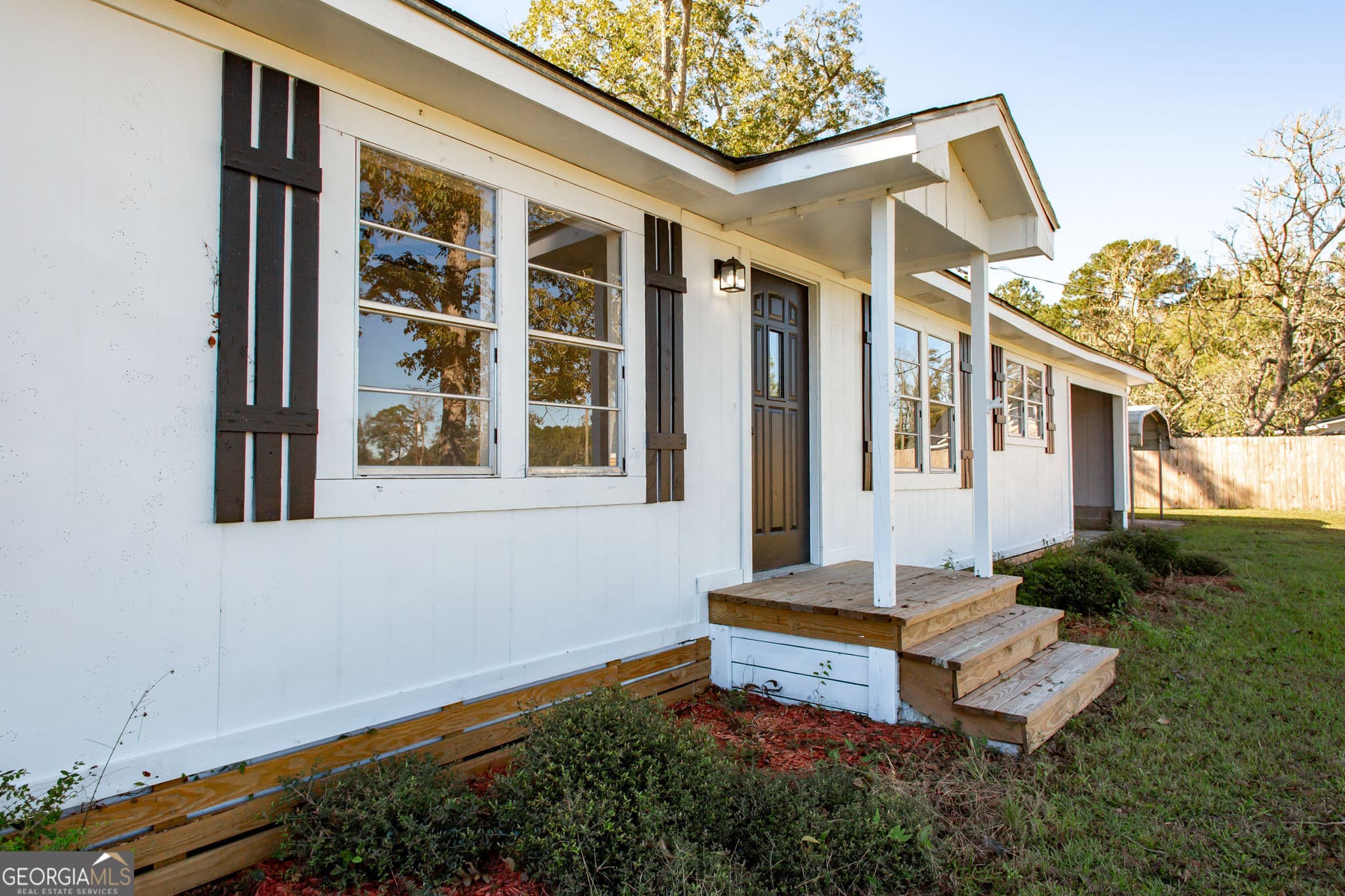 3 bedroom, 2 bathroom, 1,250 sq ft single family residence for sale at 4417 Railroad Avenue, Waycross, GA 31503 — photo 3