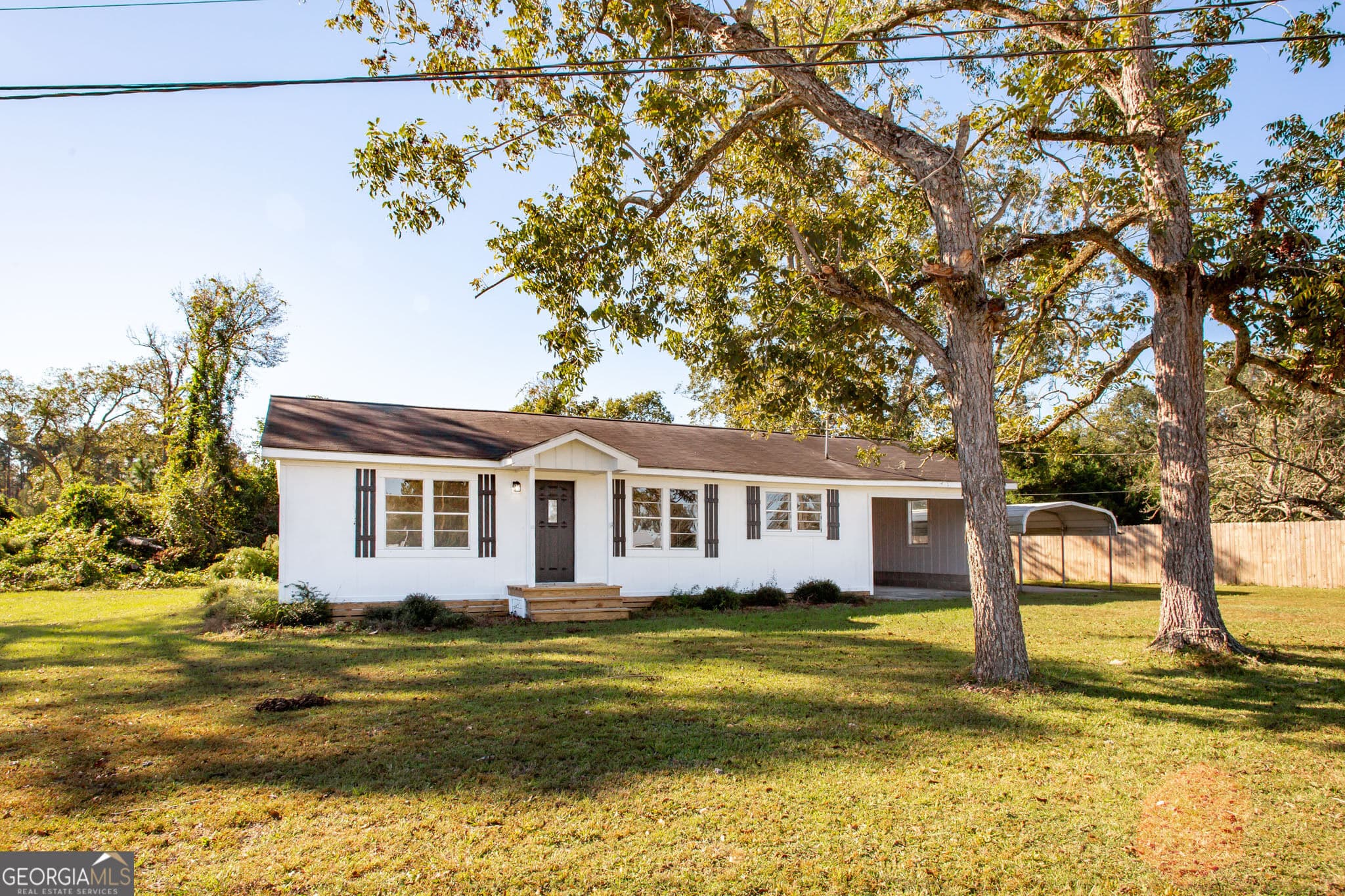 3 bedroom, 2 bathroom, 1,250 sq ft single family residence for sale at 4417 Railroad Avenue, Waycross, GA 31503