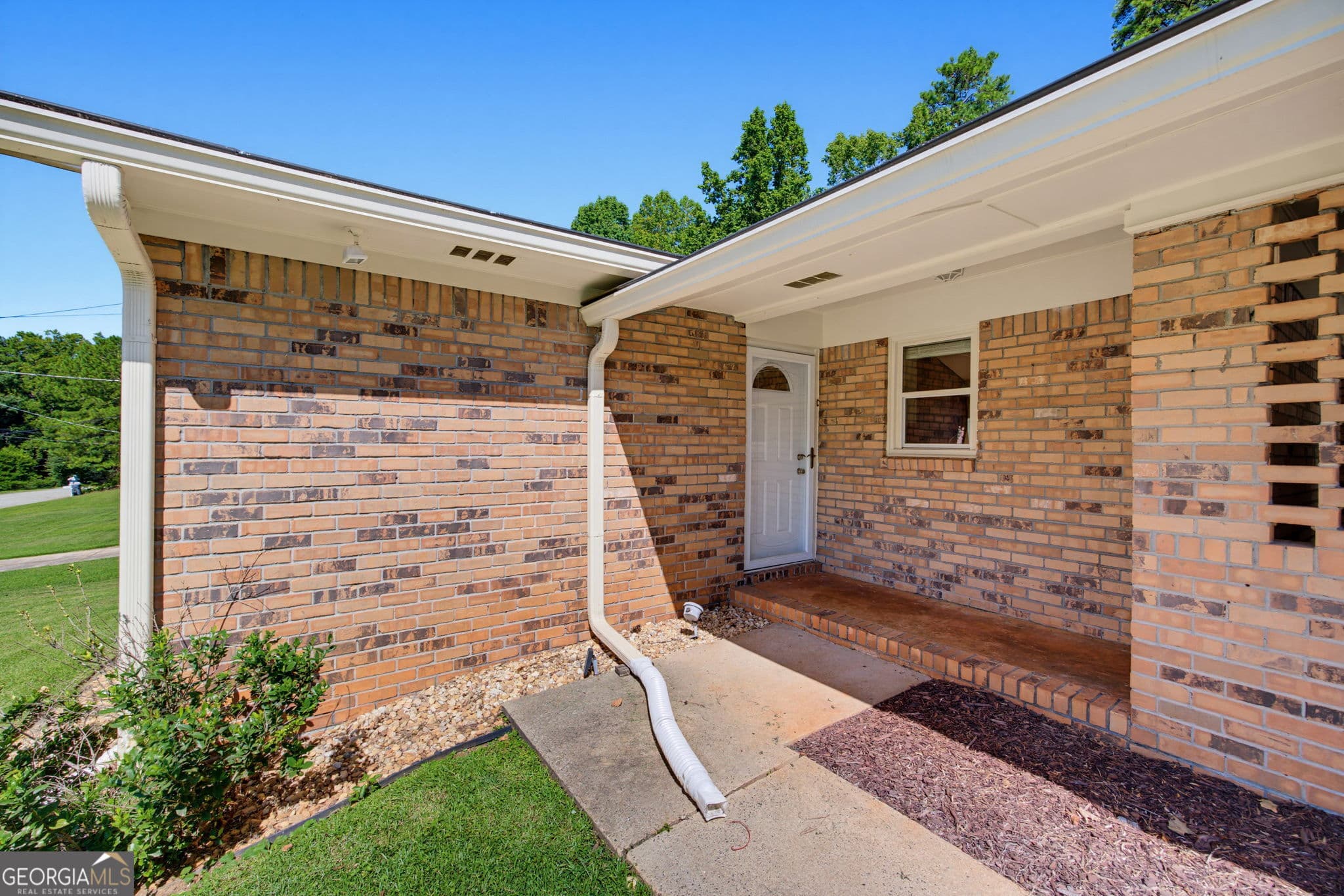 3 bedroom, 3 bathroom, 1,850 sq ft single family residence for sale at 3307 Wildwood Drive, Marietta, GA 30060 — photo 2