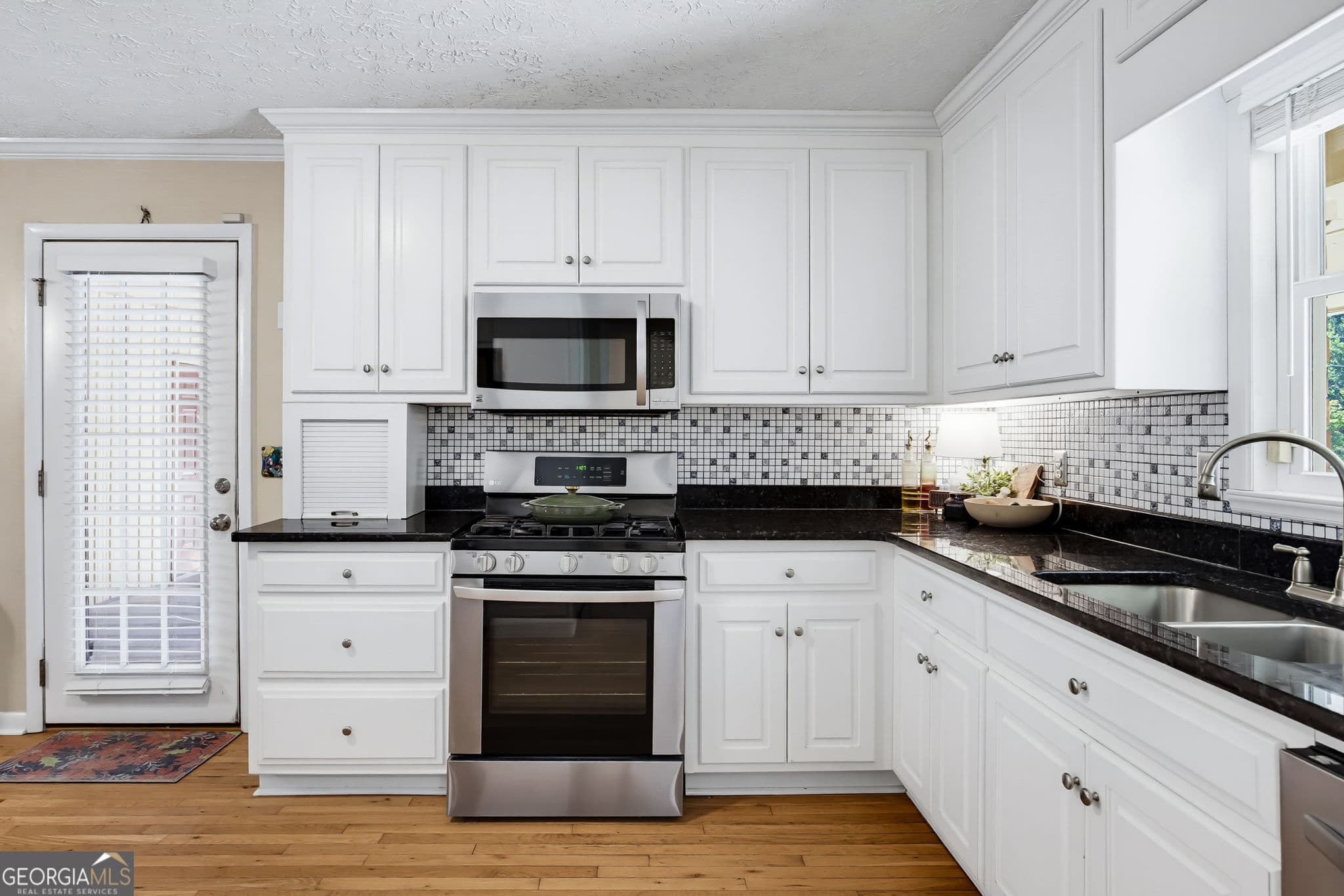 3 bedroom, 3 bathroom, 1,850 sq ft single family residence for sale at 3307 Wildwood Drive, Marietta, GA 30060 — photo 3