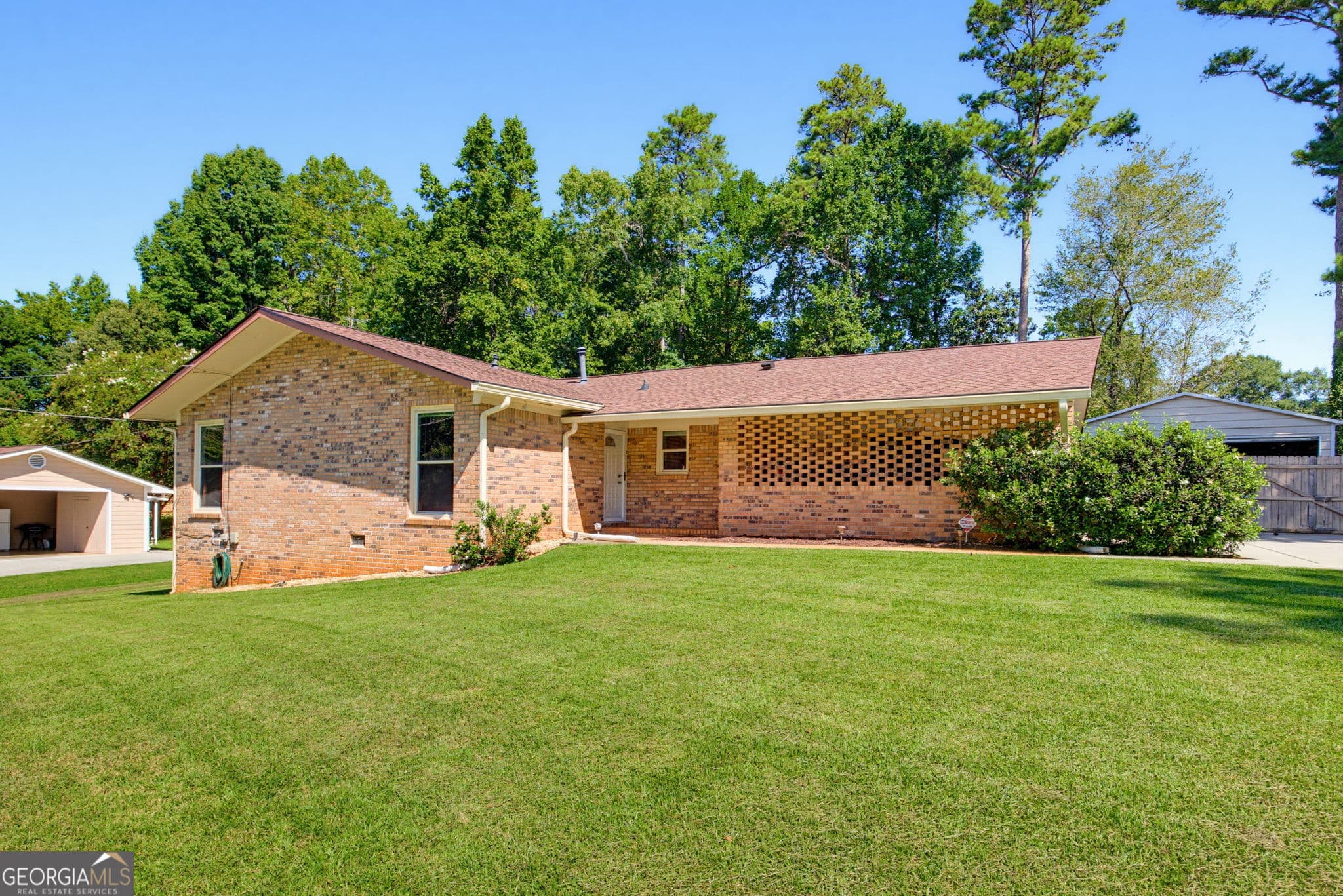 3 bedroom, 3 bathroom, 1,850 sq ft single family residence for sale at 3307 Wildwood Drive, Marietta, GA 30060 — photo 1 of 37