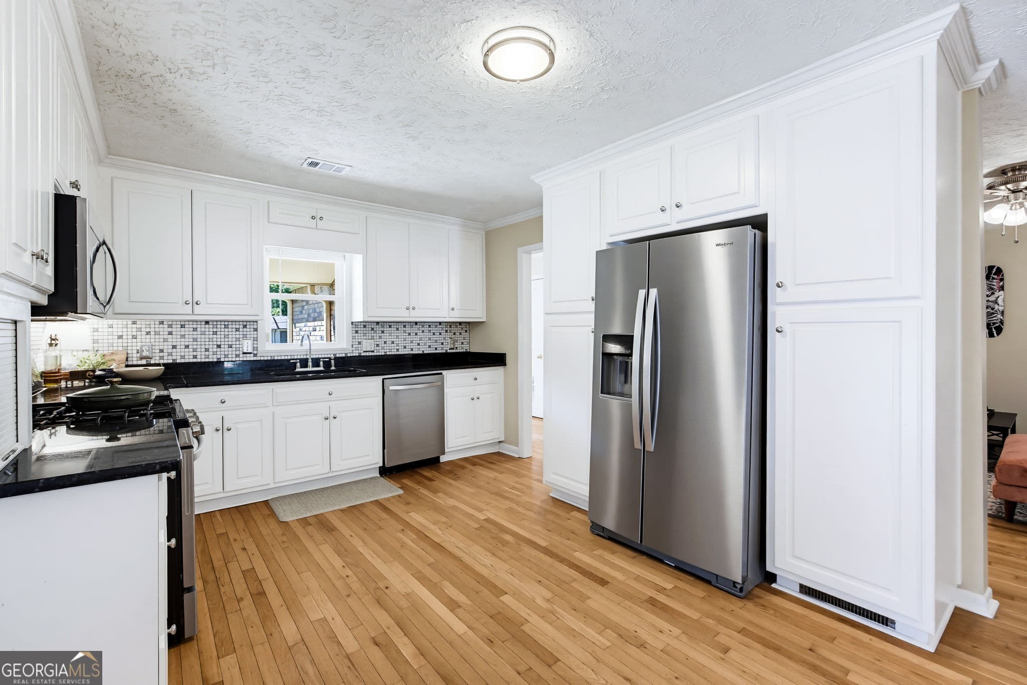 3 bedroom, 3 bathroom, 1,850 sq ft single family residence for sale at 3307 Wildwood Drive, Marietta, GA 30060 — photo 5