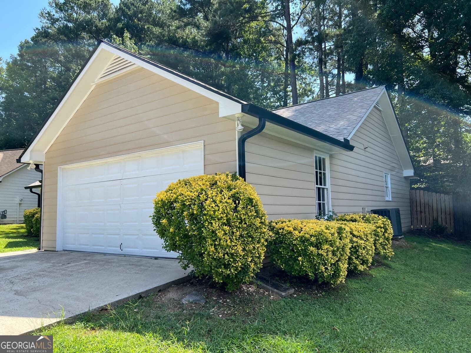 3 bedroom, 2 bathroom, 1,348 sq ft single family residence for rent at 510 Cornwallis Way, Fayetteville, GA 30214 for $2,200 a month — photo 3