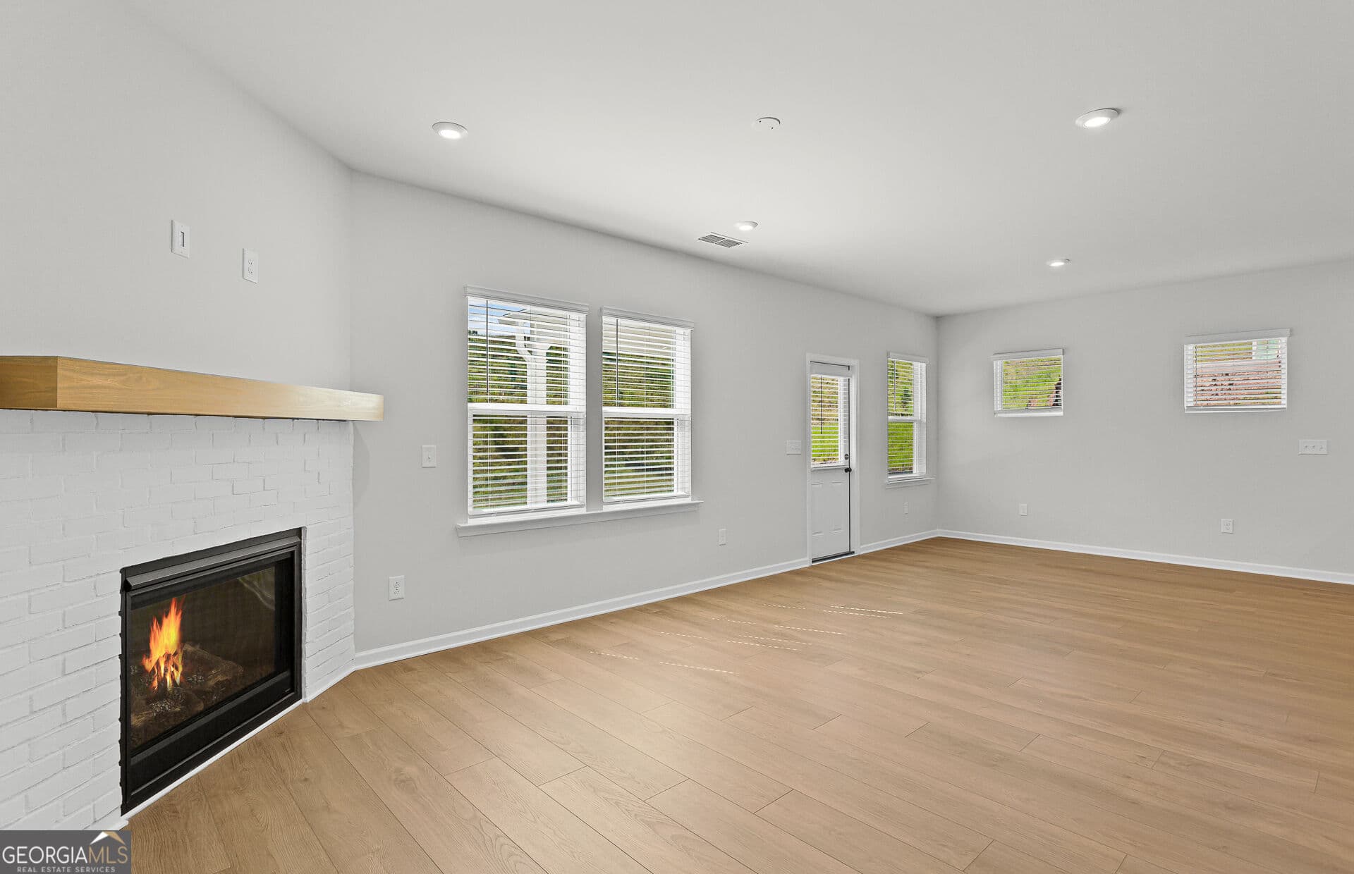 4 bedroom, 2.5 bathroom, 2,649 sq ft single family residence for sale at 728 Mirror Lake Parkway, Villa Rica, GA 30180 — photo 2