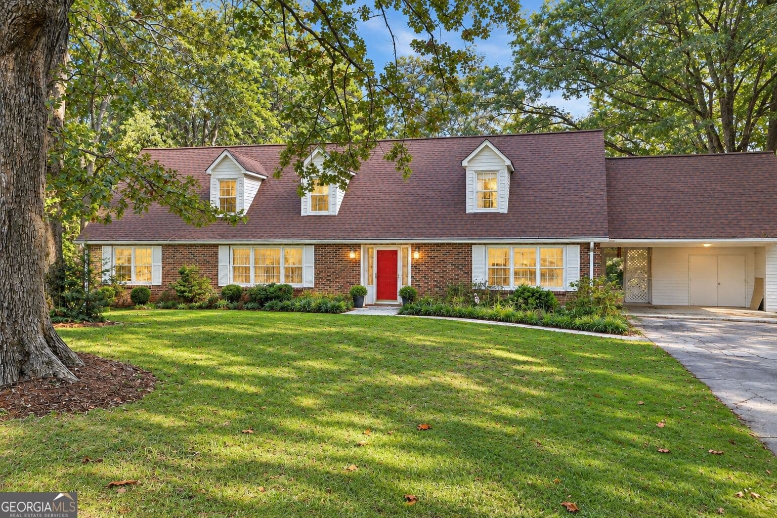 4 bedroom, 2 bathroom, 3,124 sq ft single family residence for sale at 400 Harris Street, Toccoa, GA 30577 — photo 1 of 51