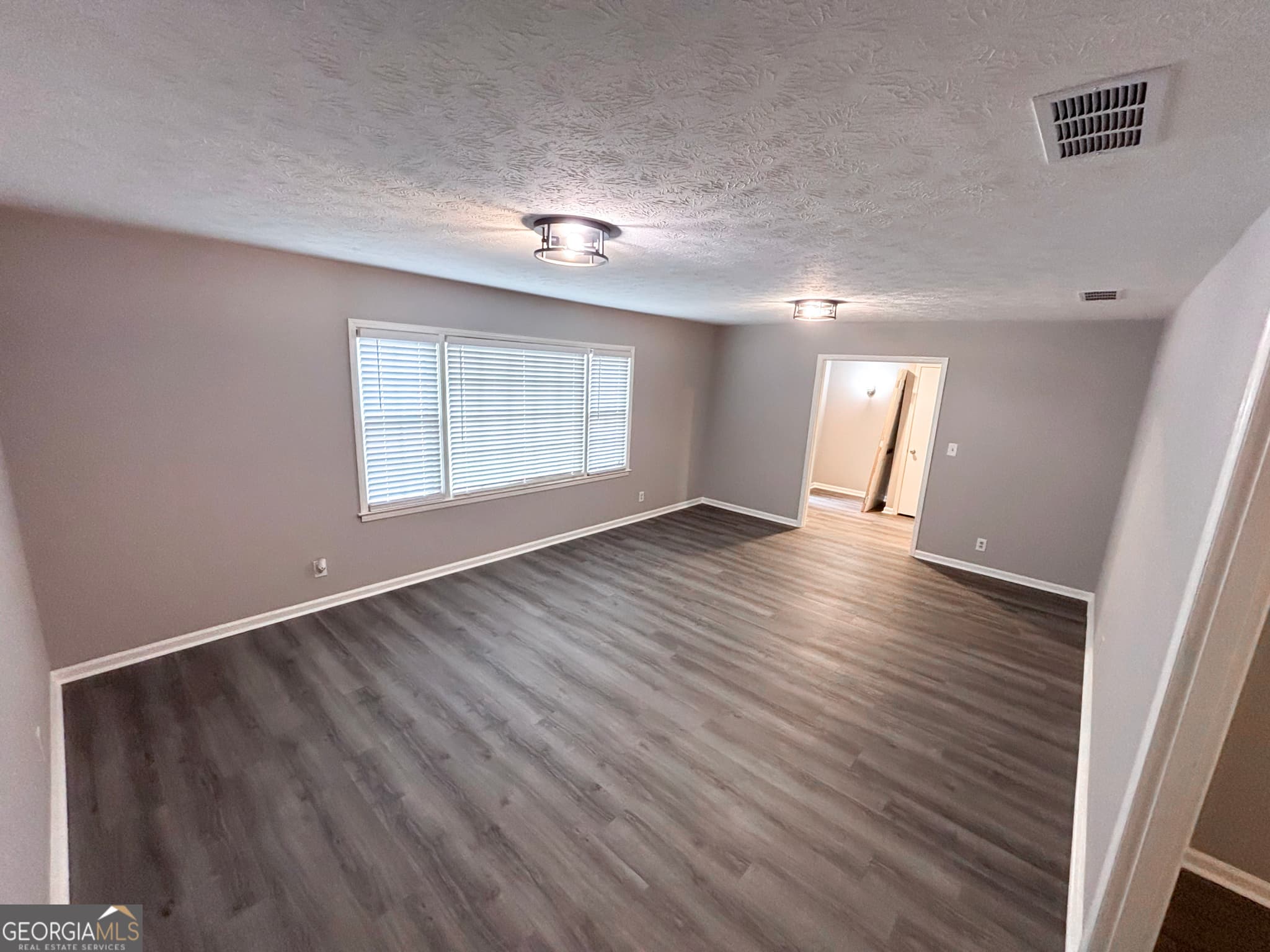 4 bedroom, 2.5 bathroom, 2,565 sq ft condominium for sale at 6101 River Road 26, Columbus, GA 31904 — photo 6