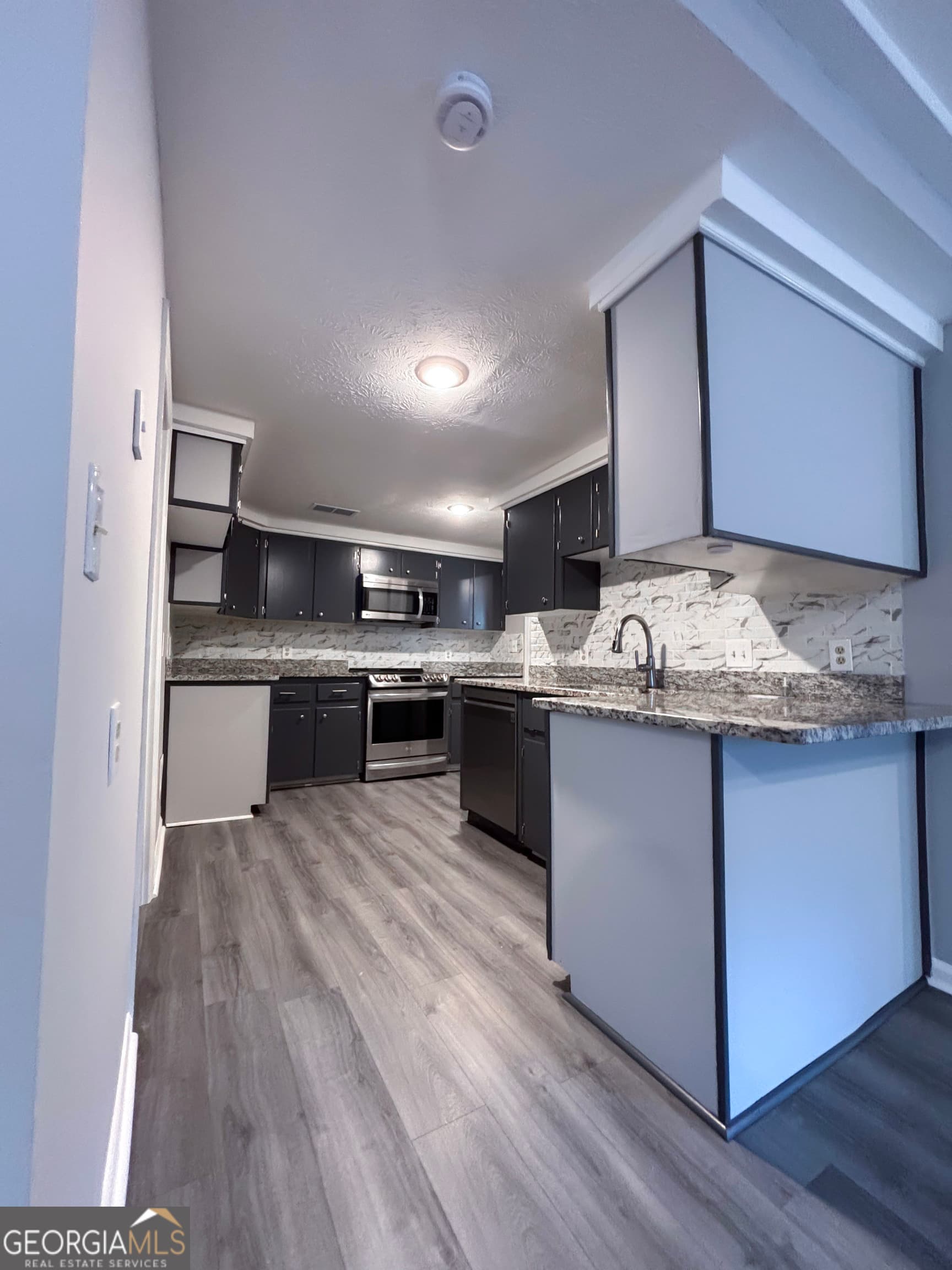 4 bedroom, 2.5 bathroom, 2,565 sq ft condominium for sale at 6101 River Road 26, Columbus, GA 31904 — photo 4