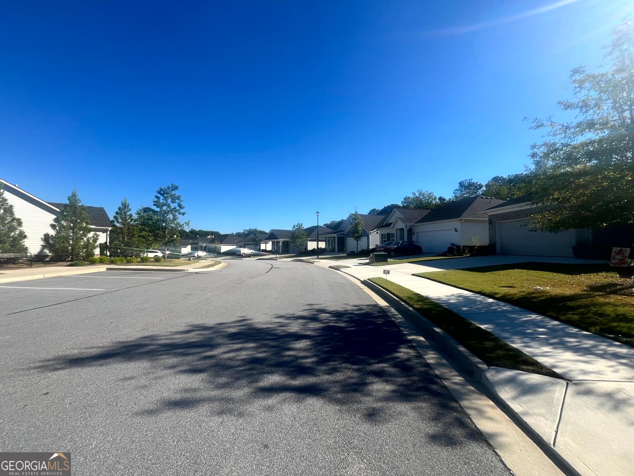 3 bedroom, 2 bathroom, 1,842 sq ft single family residence for sale at 811 Pineberry Court, Grayson, GA 30017 — photo 4