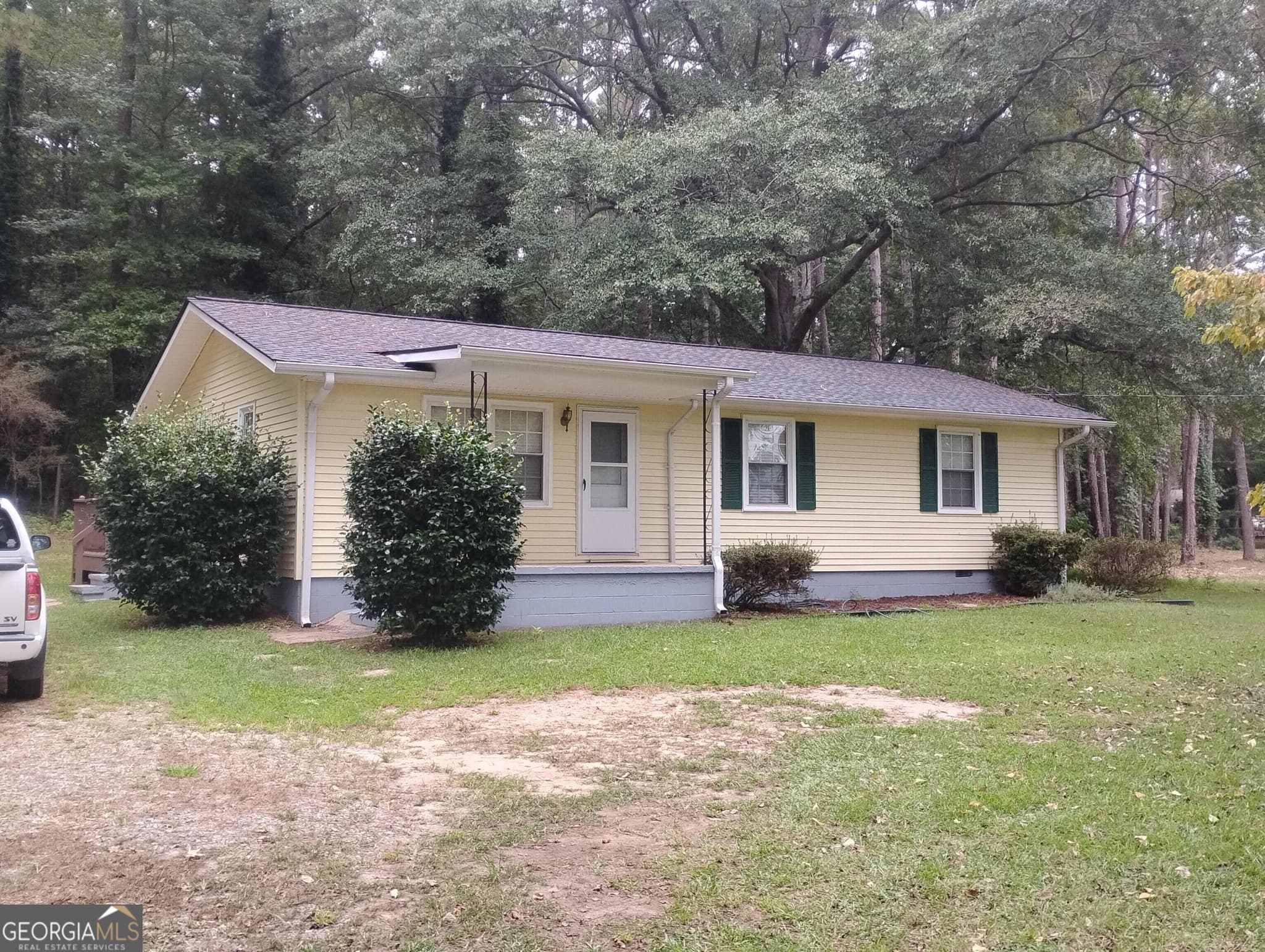 3 bedroom, 1 bathroom, 1,134 sq ft single family residence for sale at 710 E Lanier Avenue, Fayetteville, GA 30214