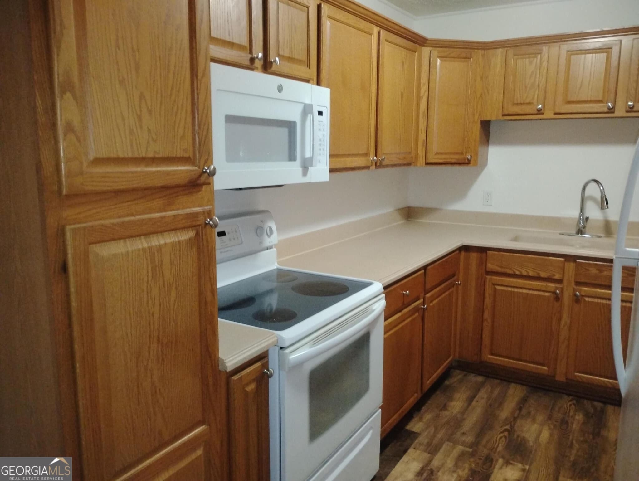 3 bedroom, 1 bathroom, 1,134 sq ft single family residence for sale at 710 E Lanier Avenue, Fayetteville, GA 30214 — photo 4