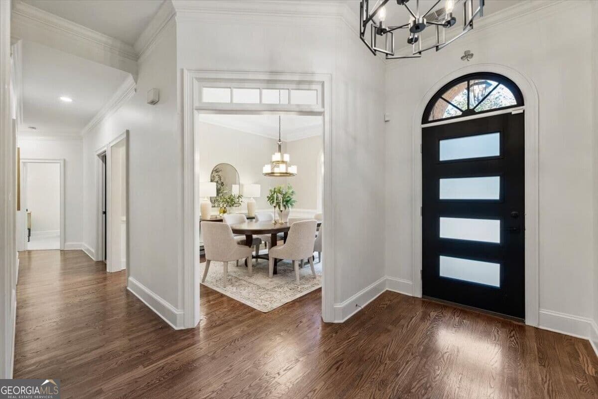 3 bedroom, 2.5 bathroom, 2,665 sq ft single family residence for sale at 6230 Bannerhorn Run, Alpharetta, GA 30005 — photo 3