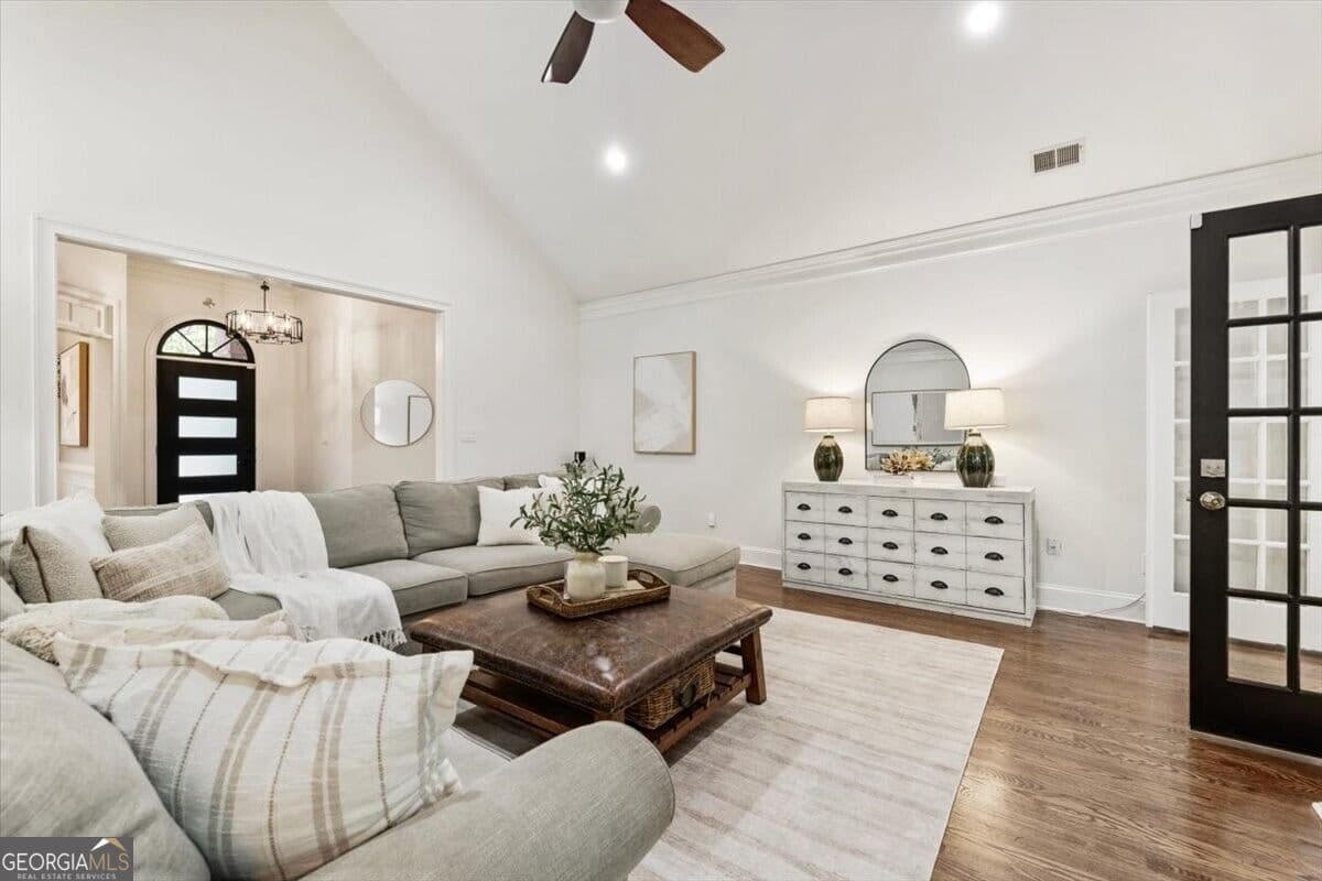 3 bedroom, 2.5 bathroom, 2,665 sq ft single family residence for sale at 6230 Bannerhorn Run, Alpharetta, GA 30005 — photo 9