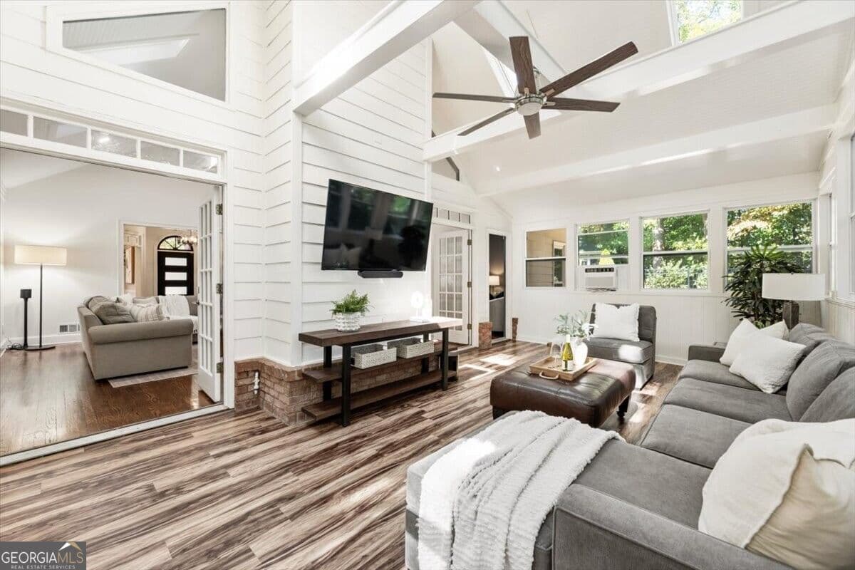 3 bedroom, 2.5 bathroom, 2,665 sq ft single family residence for sale at 6230 Bannerhorn Run, Alpharetta, GA 30005 — photo 10