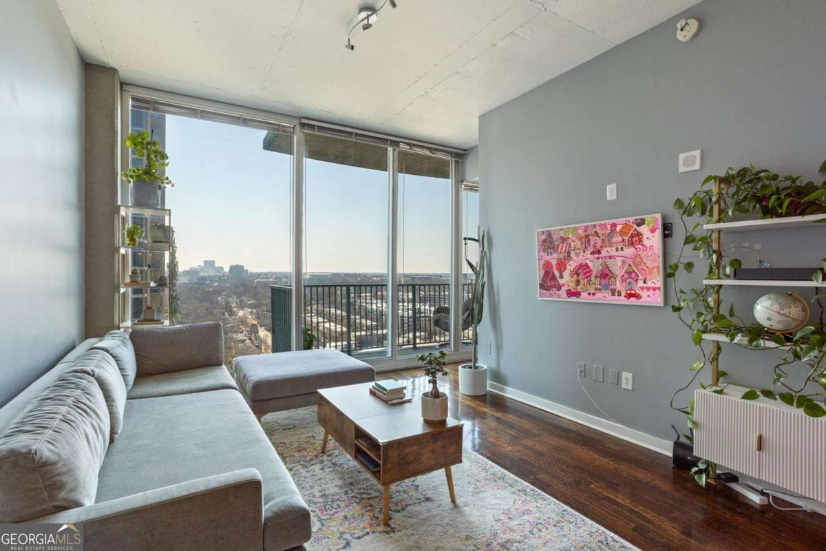 1 bedroom, 1 bathroom, 830 sq ft condominium sold at 361 17th Street 1807, Atlanta, GA 30363