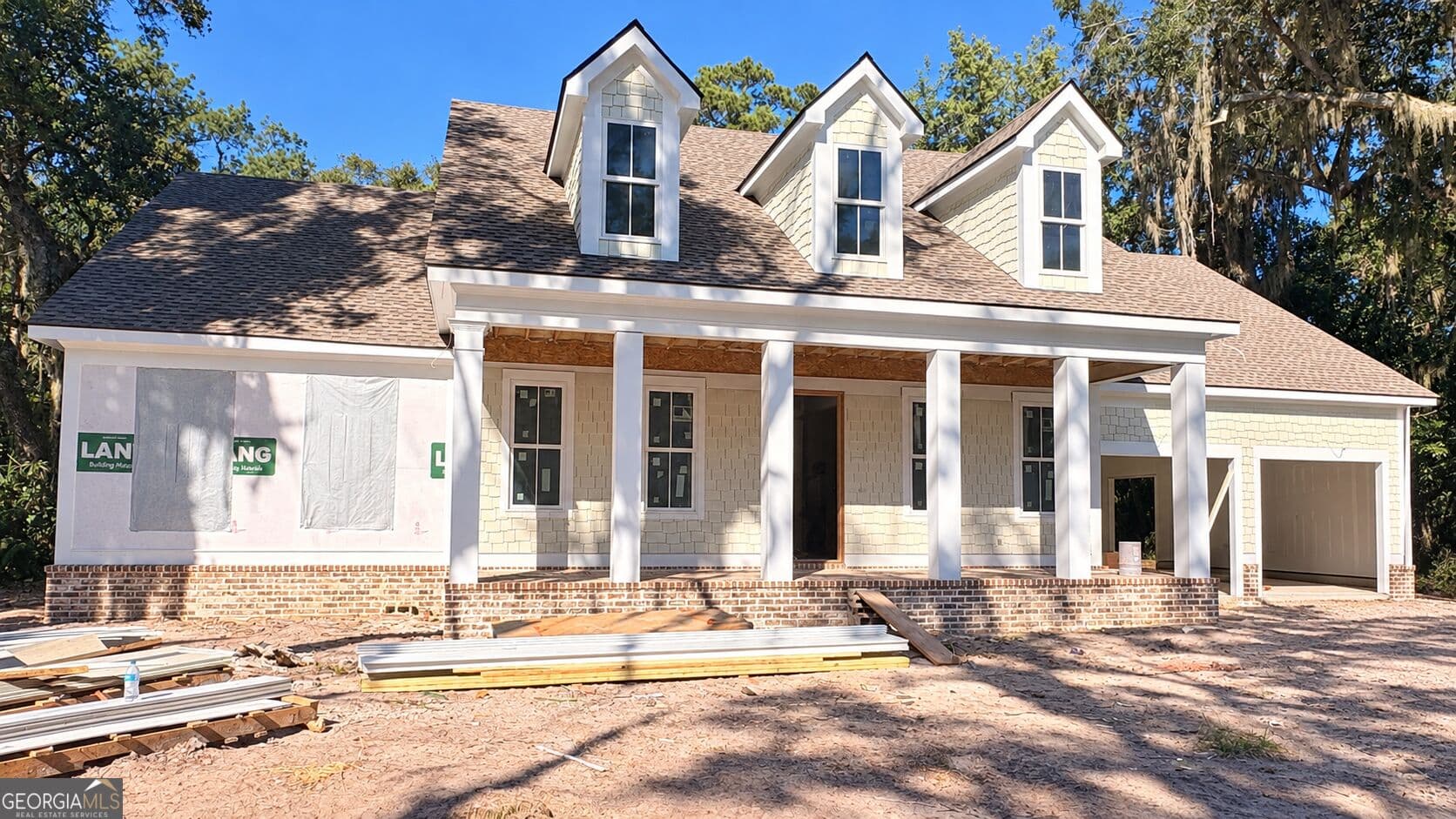 5 bedroom, 3 bathroom, 3,236 sq ft single family residence for sale at 121 Canopy Lane, St. Simons, GA 31522 — photo 2