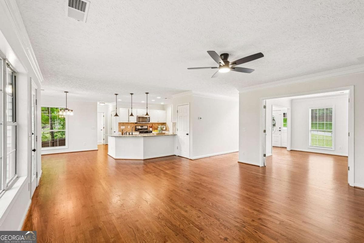 4 bedroom, 2.5 bathroom, 4,000 sq ft single family residence for sale at 5520 Tallantworth Trail, Cumming, GA 30040 — photo 6