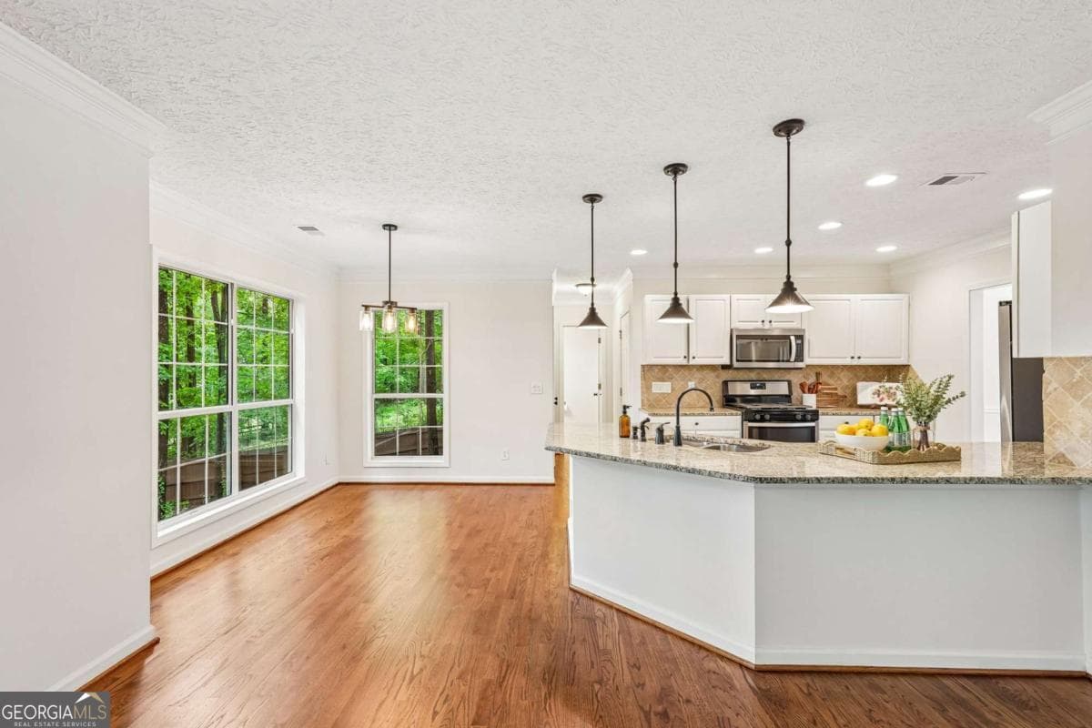 4 bedroom, 2.5 bathroom, 4,000 sq ft single family residence for sale at 5520 Tallantworth Trail, Cumming, GA 30040 — photo 7