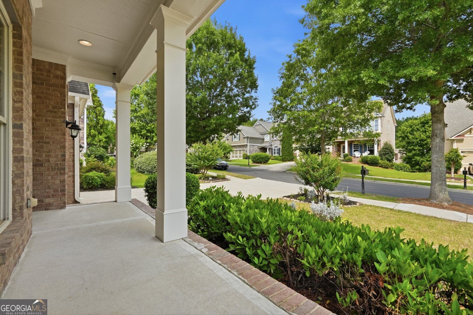 3 bedroom, 2.5 bathroom, 2,874 sq ft single family residence for sale at 7719 Copper Kettle Way, Flowery Branch, GA 30542 — photo 4