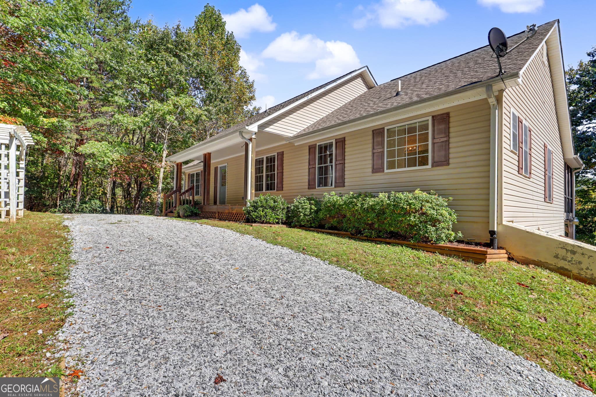3 bedroom, 3 bathroom, 1,736 sq ft single family residence for sale at 49 Vine Hill Lane, Clayton, GA 30525 — photo 3