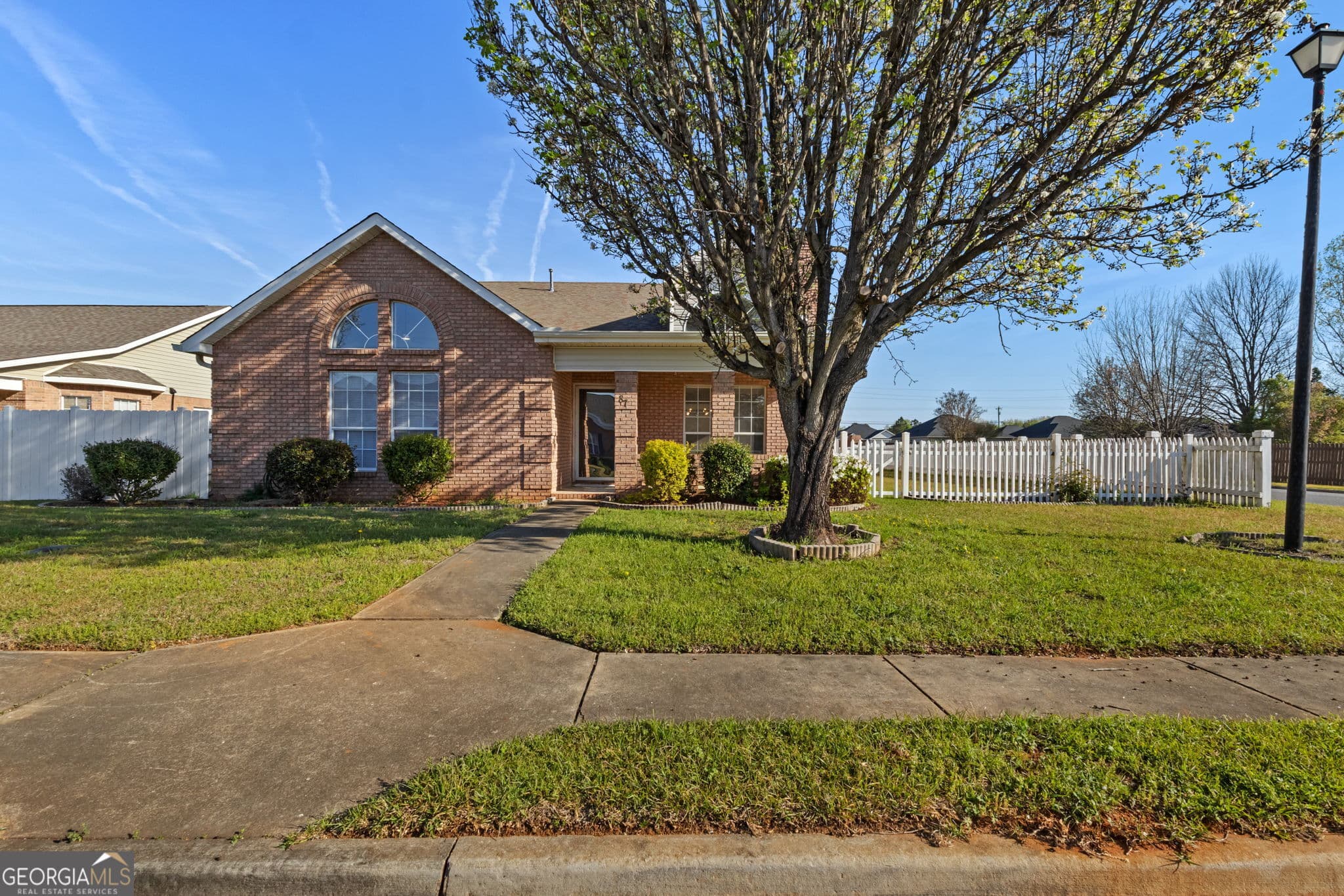 3 bedroom, 2 bathroom, 2,543 sq ft single family residence for sale at 87 Park Lane, Warner Robins, GA 31093 — photo 2