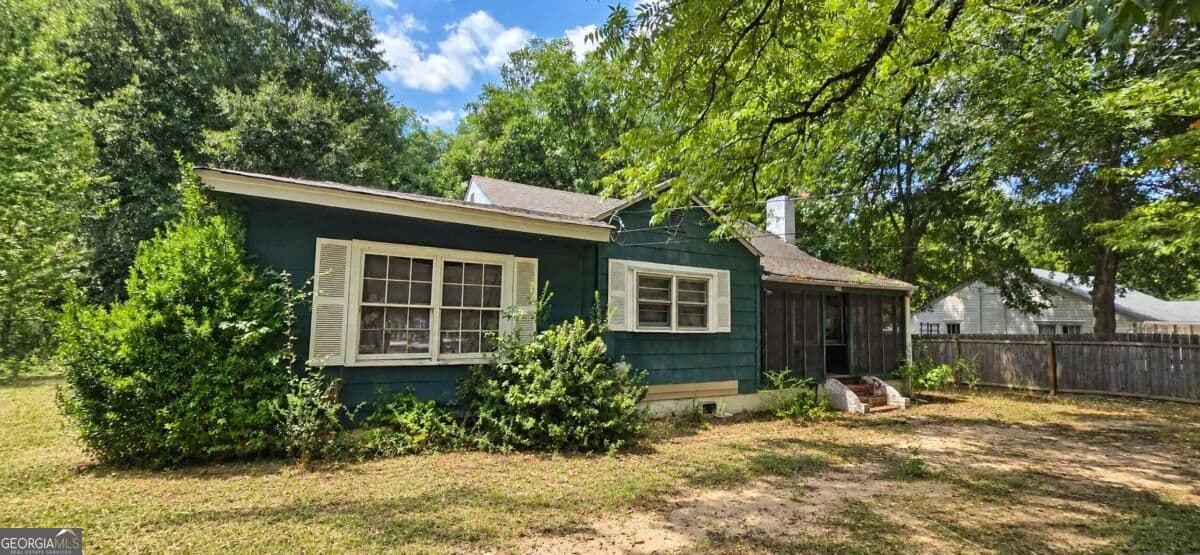 3 bedroom, 2 bathroom, 1,238 sq ft single family residence for sale at 6102 Petty Street, Covington, GA 30014 — photo 3