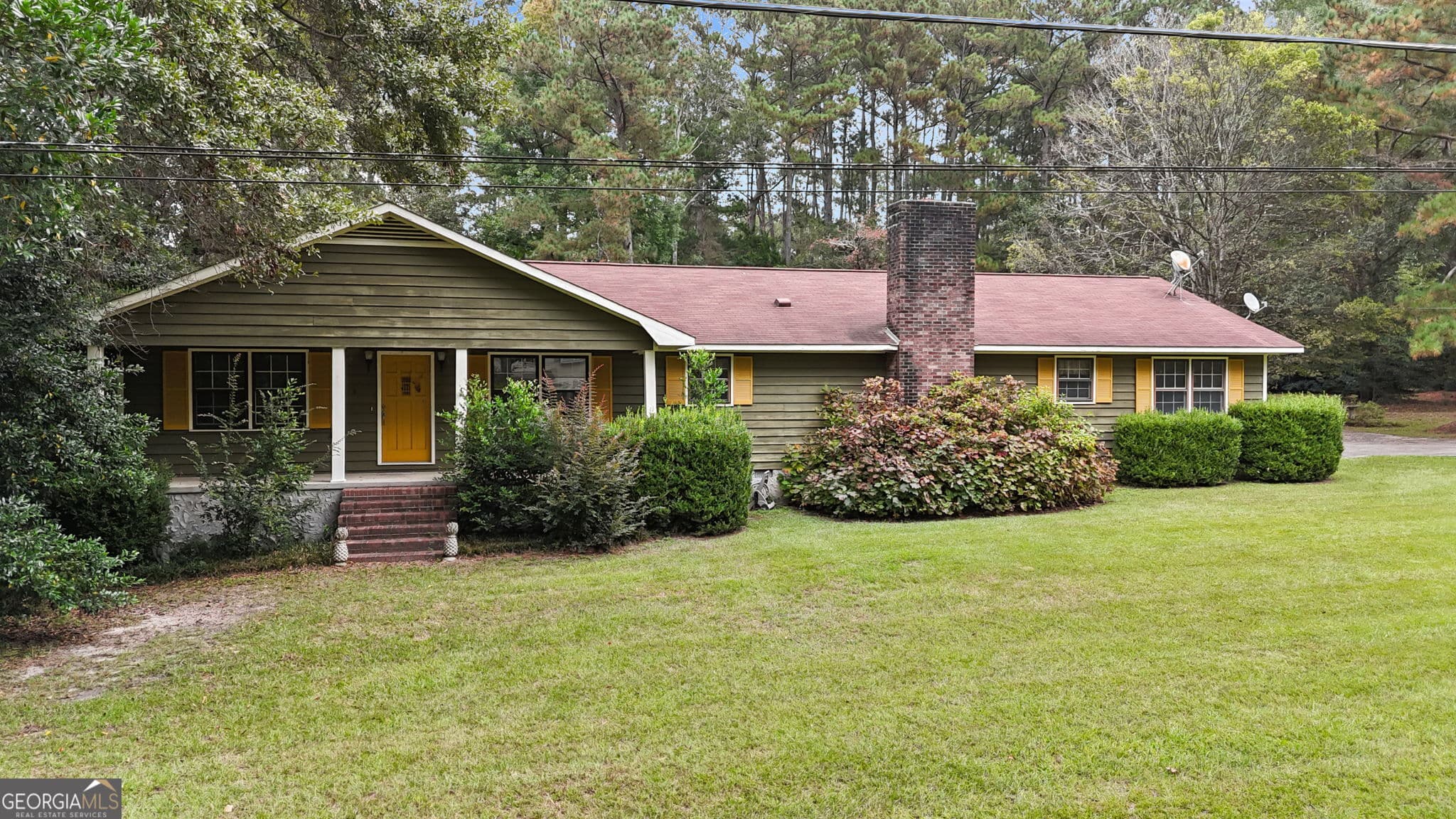 4 bedroom, 3 bathroom, 2,296 sq ft single family residence for sale at 173 Berkley Road, Cochran, GA 31014 — photo 2