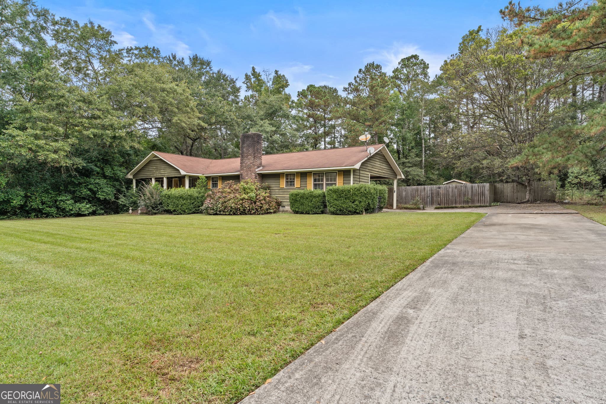 4 bedroom, 3 bathroom, 2,296 sq ft single family residence for sale at 173 Berkley Road, Cochran, GA 31014 — photo 3