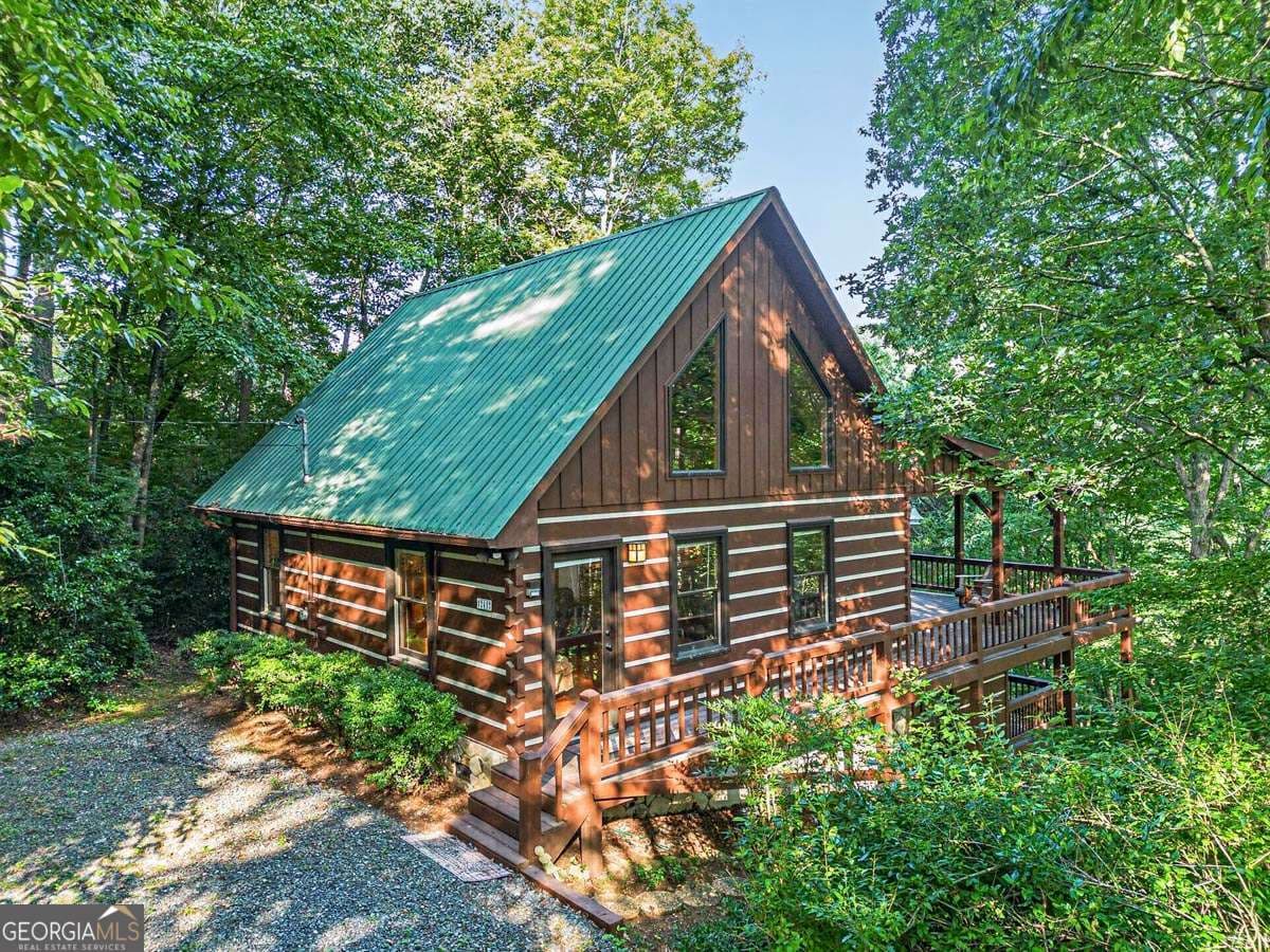 2 bedroom, 3 bathroom, 1,524 sq ft cabin,single family residence for sale at 245 Sunrise Valley Road, Blue Ridge, GA 30513 — photo 1 of 52