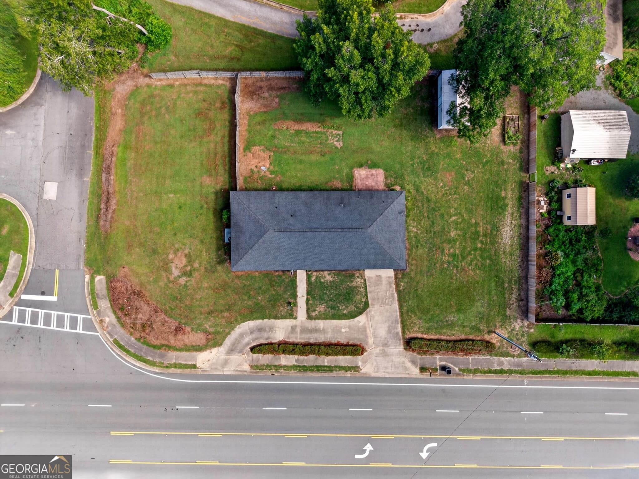 3 bedroom, 2 bathroom, 1,773 sq ft single family residence for sale at 26 W Marion Street, Reynolds, GA 31076 — photo 6