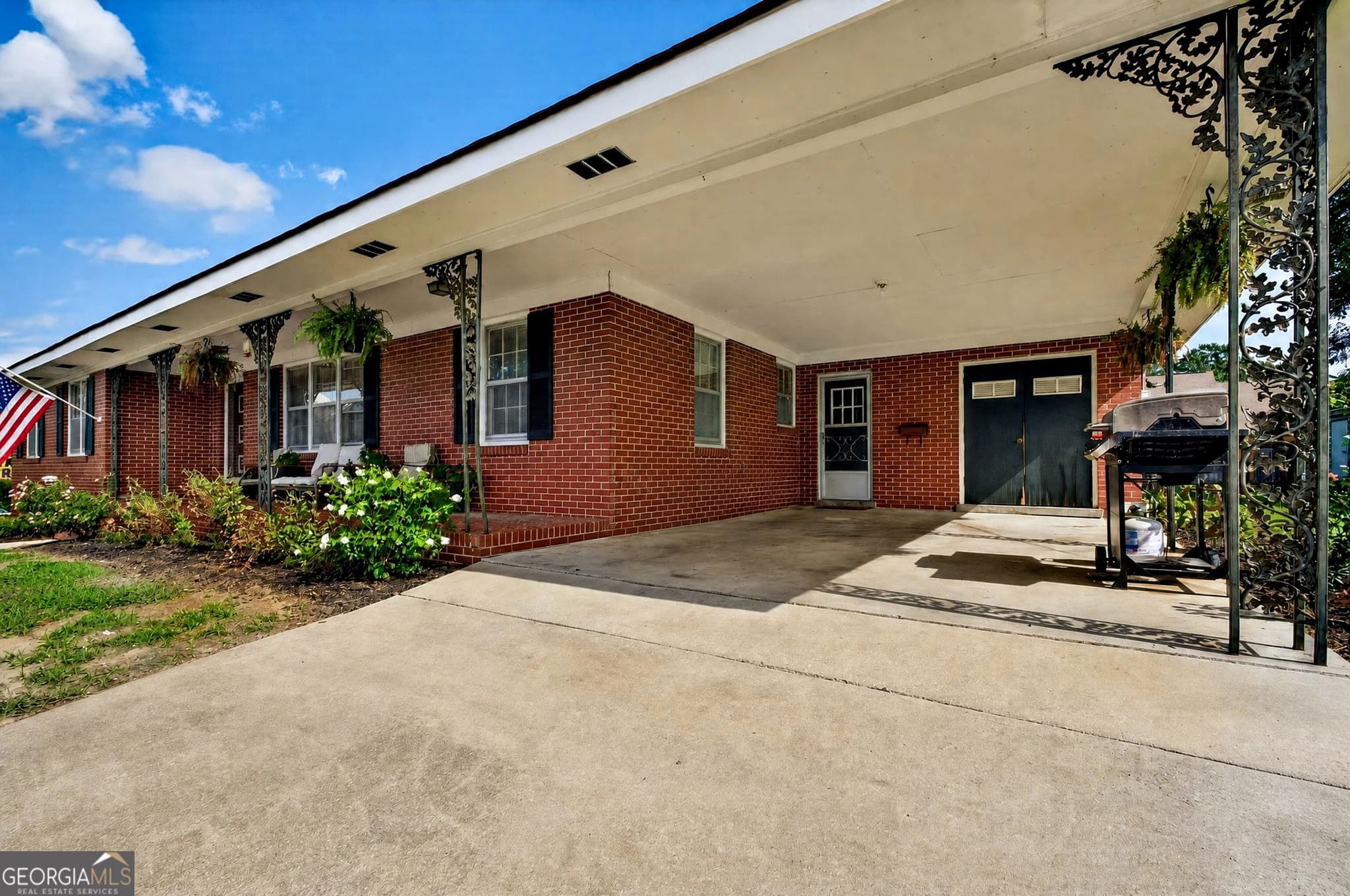 3 bedroom, 2 bathroom, 1,773 sq ft single family residence for sale at 26 W Marion Street, Reynolds, GA 31076 — photo 3