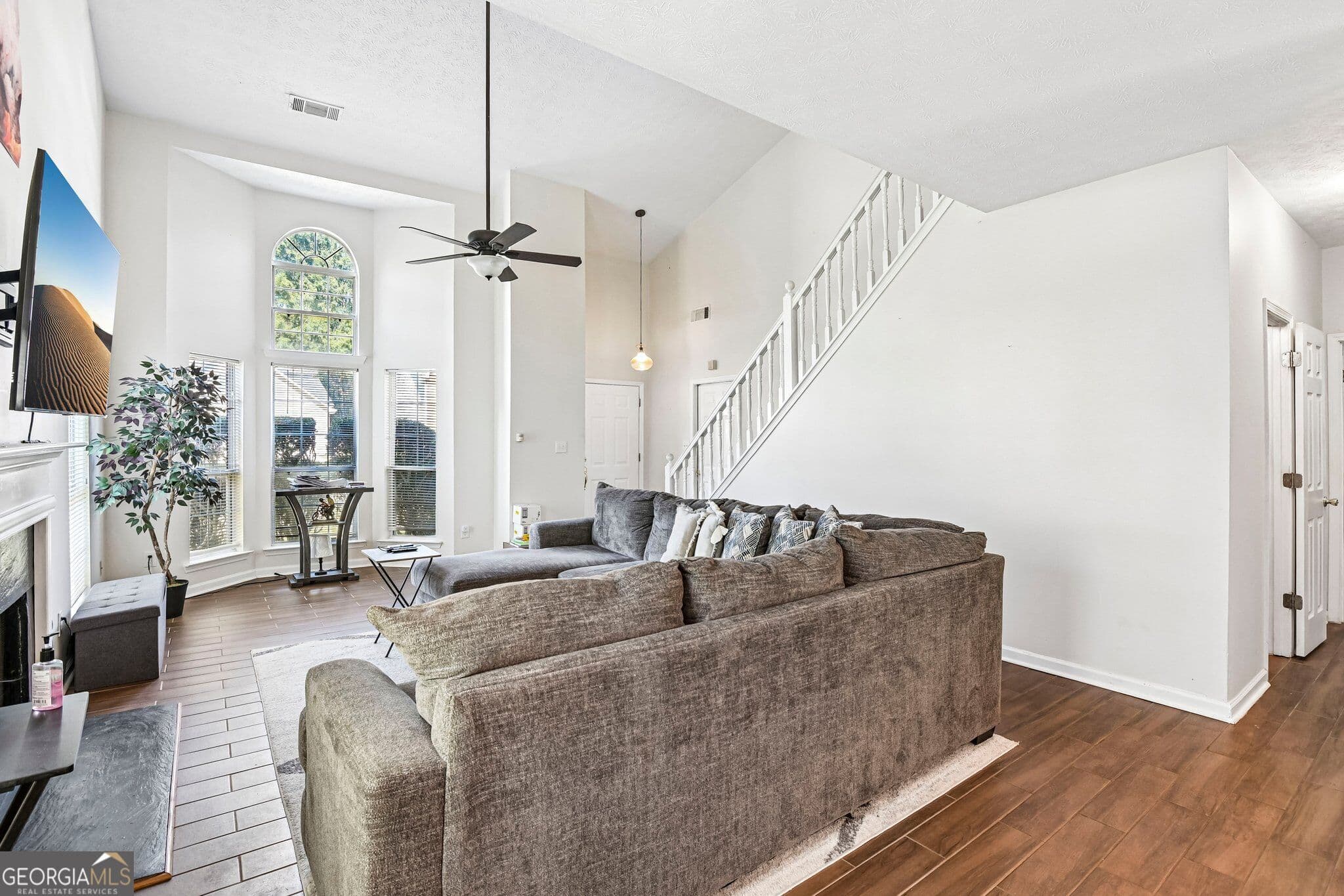 3 bedroom, 2.5 bathroom, 2,062 sq ft single family residence for sale at 1117 W Shore Drive, Riverdale, GA 30296 — photo 3