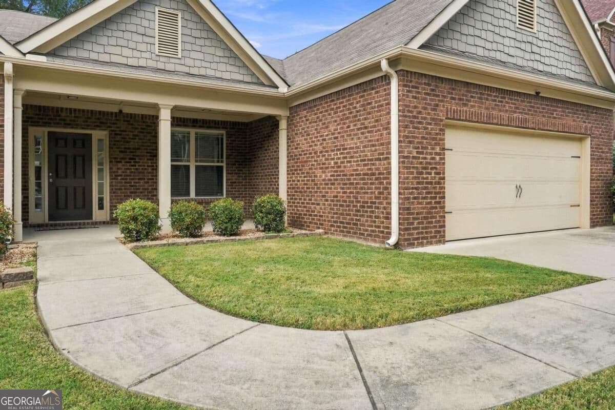 4 bedroom, 2.5 bathroom, 2,735 sq ft single family residence for sale at 3026 Levinshire Way, Dacula, GA 30019 — photo 2