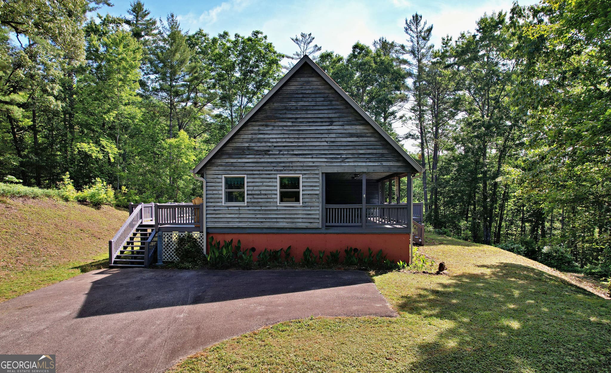 3 bedroom, 2 bathroom, 1,188 sq ft cabin,single family residence for sale at 10475 Warwoman Road, Clayton, GA 30525 — photo 2